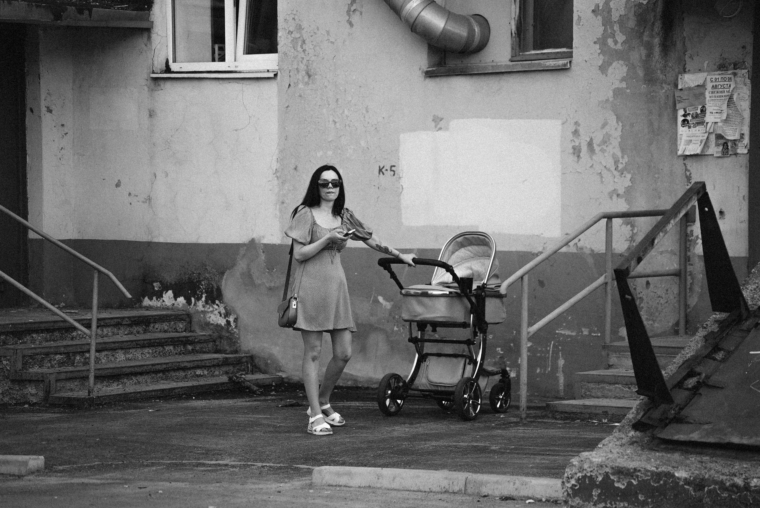 2025. Стрит-фотография, полная абсурда, идиотизма и красоты