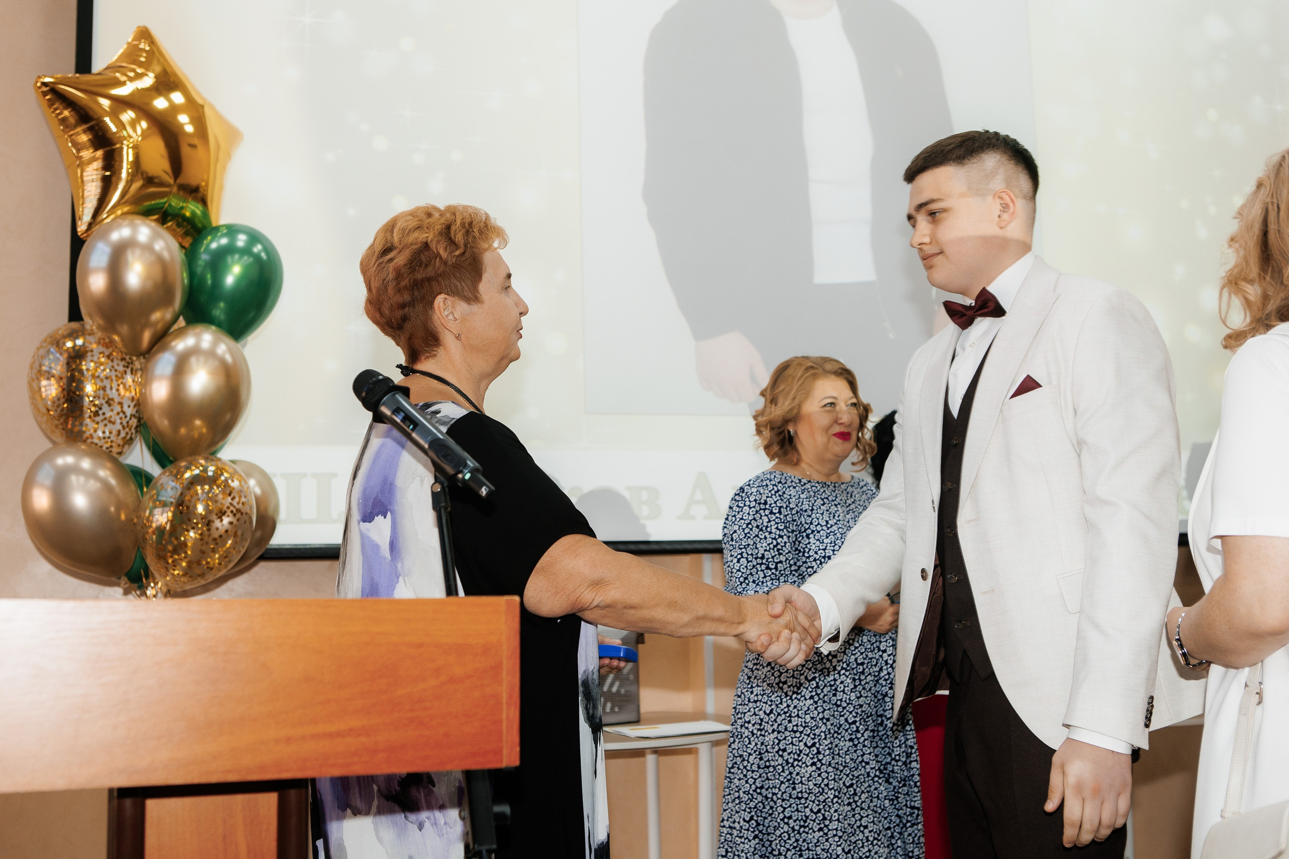 Выпускной Гимназия 12 2024 г. Свадебный и портретный Фотограф в Липецке Дмитрий Котюков