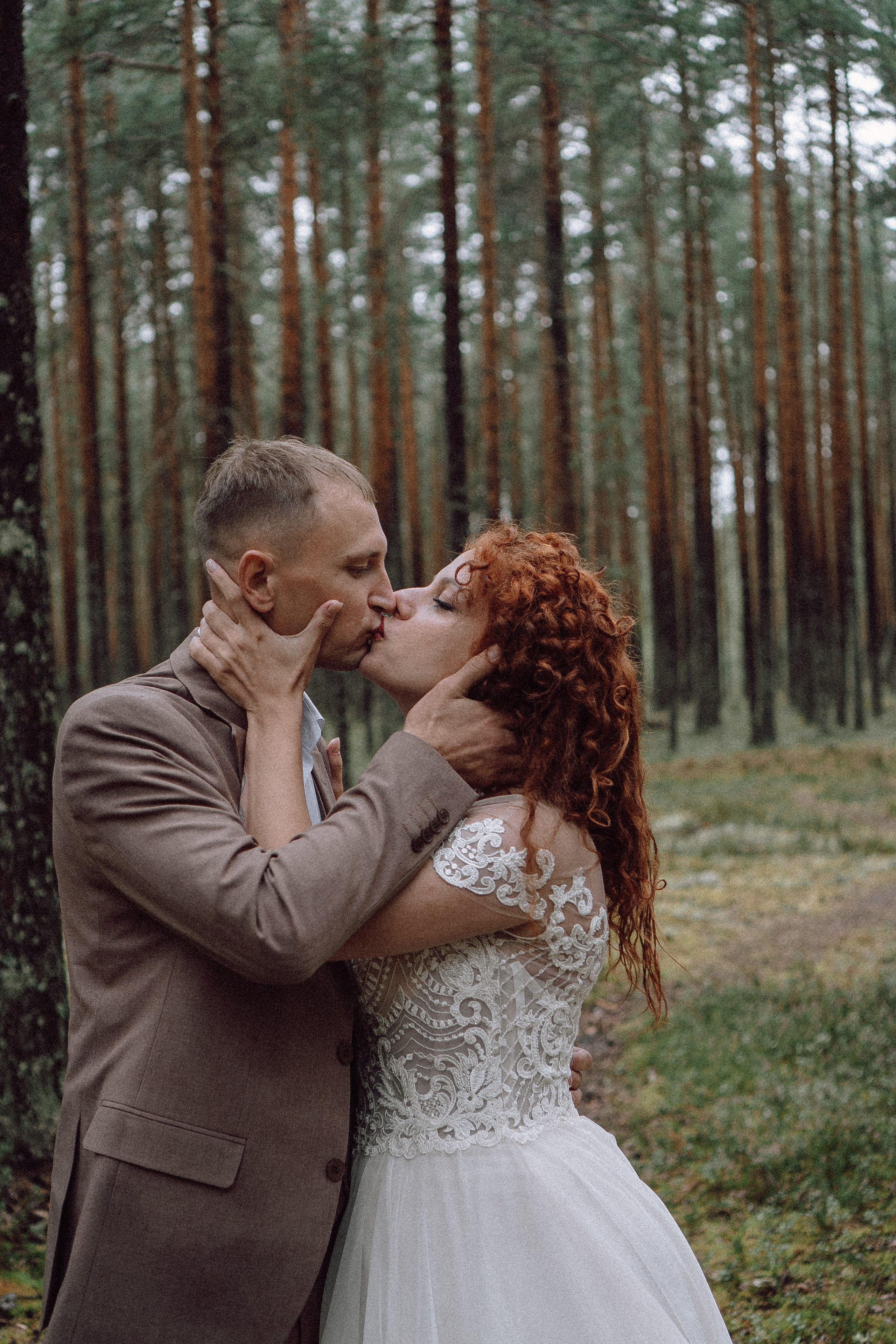 СВАДЕБНАЯ ФОТОСЕССИИЯ ПАРЫ В ГОРОДЕ ПРИОЗЕРСК В СОСНОВОМ ЛЕСУ И С ПИКАПОМ. Профессиональный фотограф, Санкт-Петербург — Виктория Богомолова