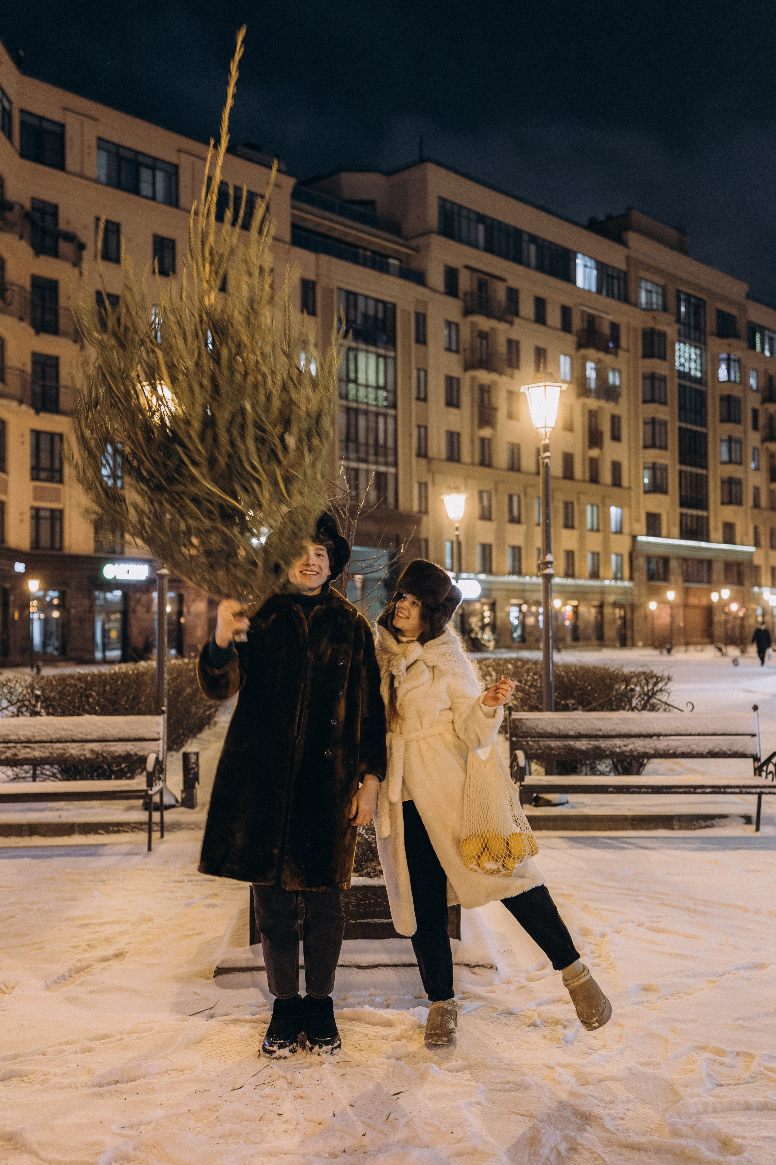 НОВОГОДНЯЯ ПРОГУЛКА ПАРЫ ПО ЧЕРНЫШЕВСКОЙ ПЕРЕД НОВЫМ ГОДОМ. Профессиональный фотограф, Санкт-Петербург — Виктория Богомолова