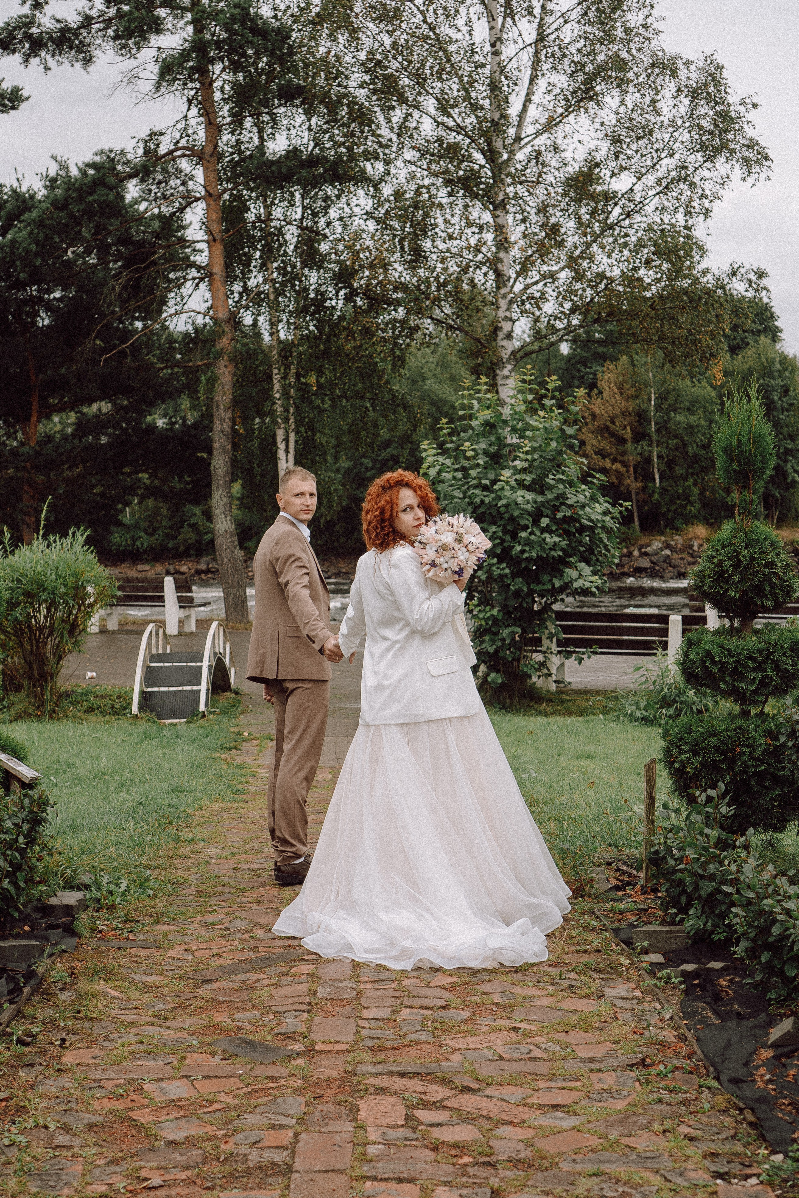 СВАДЕБНАЯ ФОТОСЕССИИЯ ПАРЫ В ГОРОДЕ ПРИОЗЕРСК В СОСНОВОМ ЛЕСУ И С ПИКАПОМ. Профессиональный фотограф, Санкт-Петербург — Виктория Богомолова