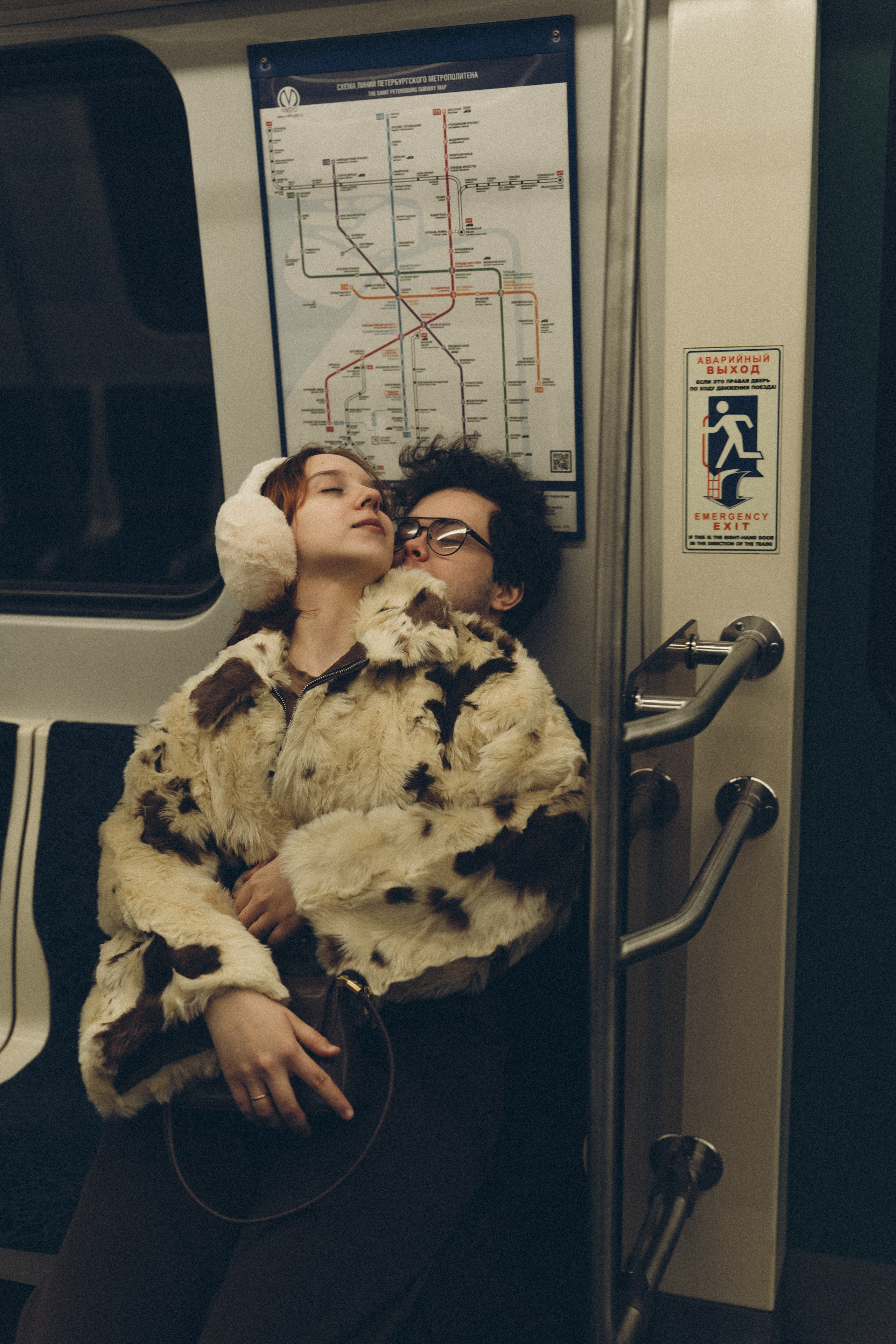 НОВОГОДНЯЯ ФОТОСЕСИИЯ ПАРЫ В МЕТРО ЛЮБОВЬ. Профессиональный фотограф, Санкт-Петербург — Виктория Богомолова