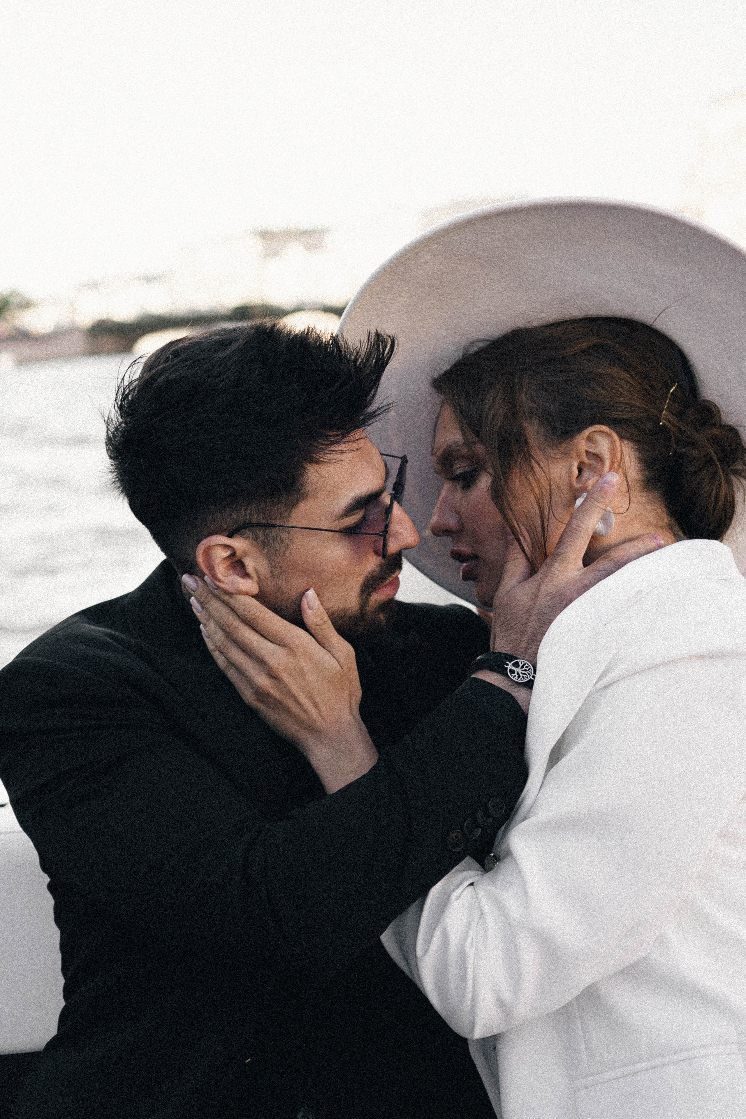 СВАДЕНБНАЯ СЬЕМКА НА КАТЕРЕ ПО КАНАЛАМ САНКТ-ПЕТЕРБУРГА И В АКВАТОРИИ НЕВЫ. Профессиональный фотограф, Санкт-Петербург — Виктория Богомолова