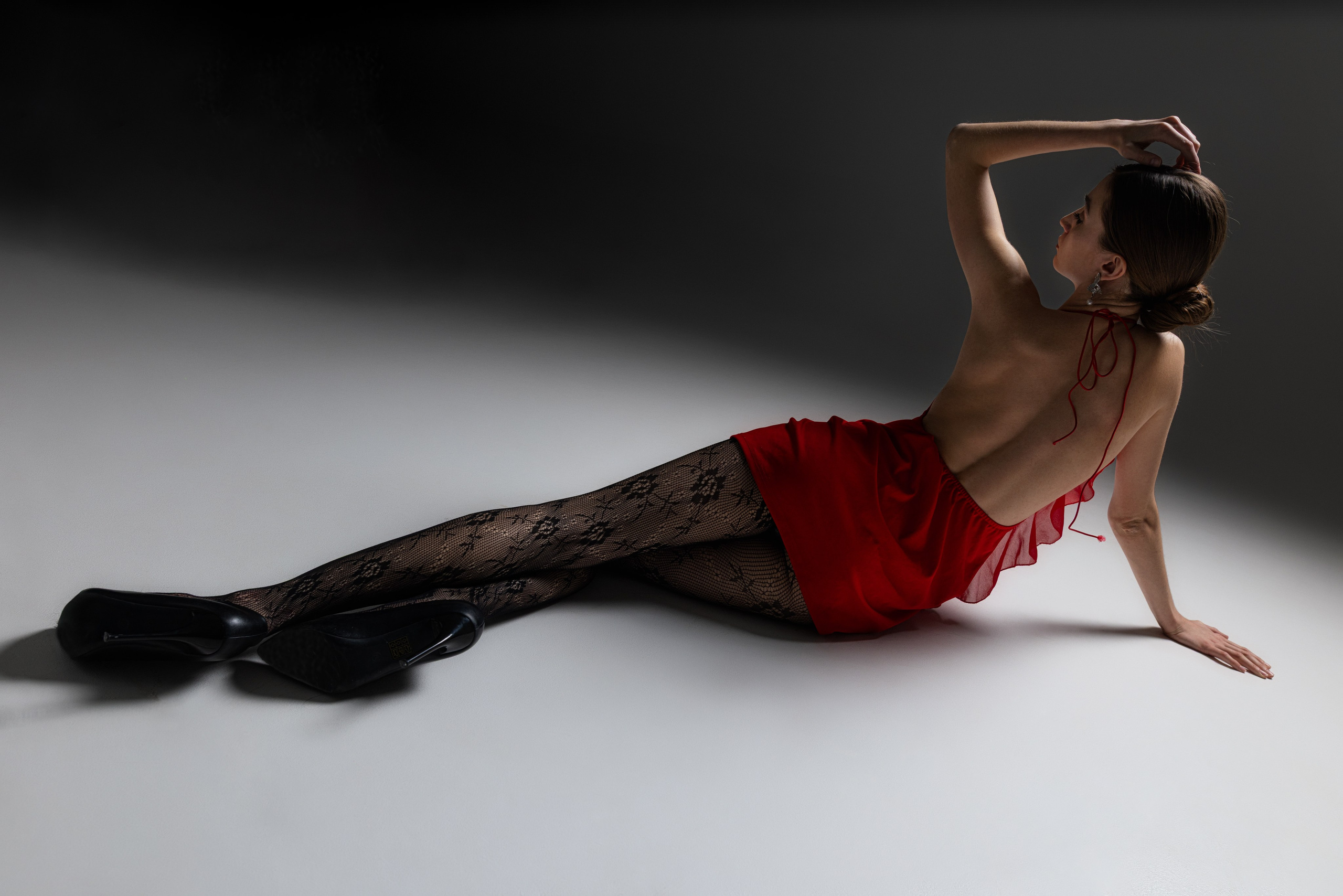 Студийная съемка на циклораме с Дианой для «себя». Дмитрий Шульгин, портретный фотограф в Воронеже