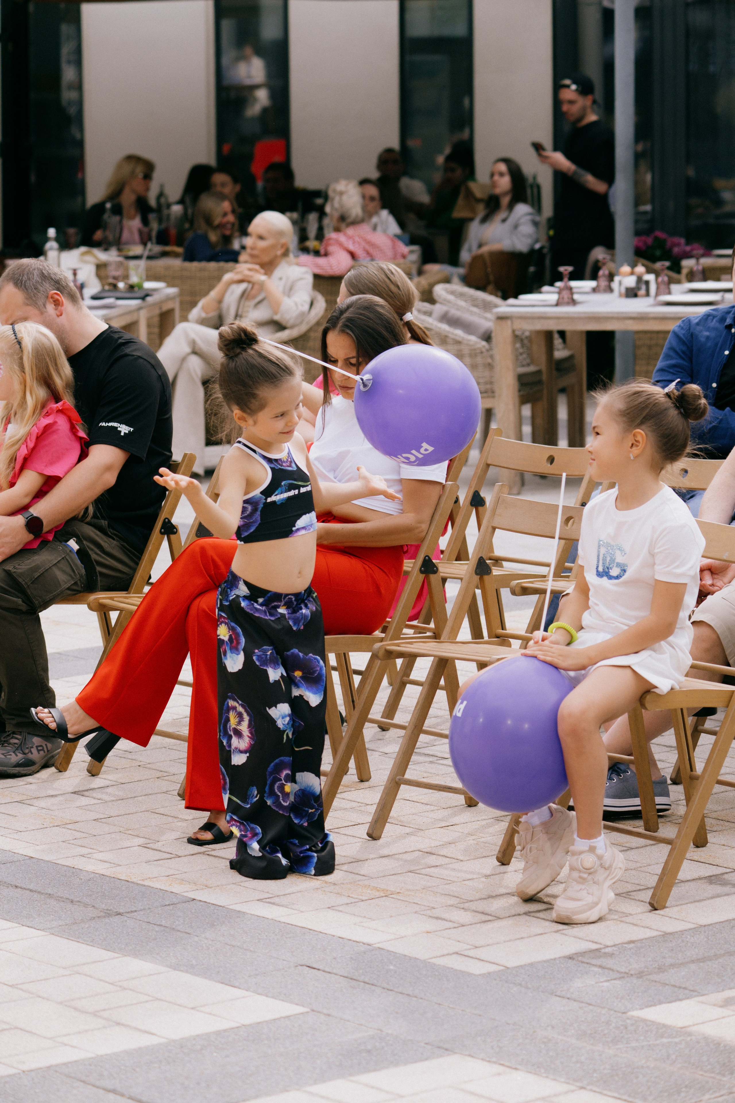 OK Mag SUMMER FEST 2025. Бэкстейдж и репортажный фотограф в Москве Артем Онацко