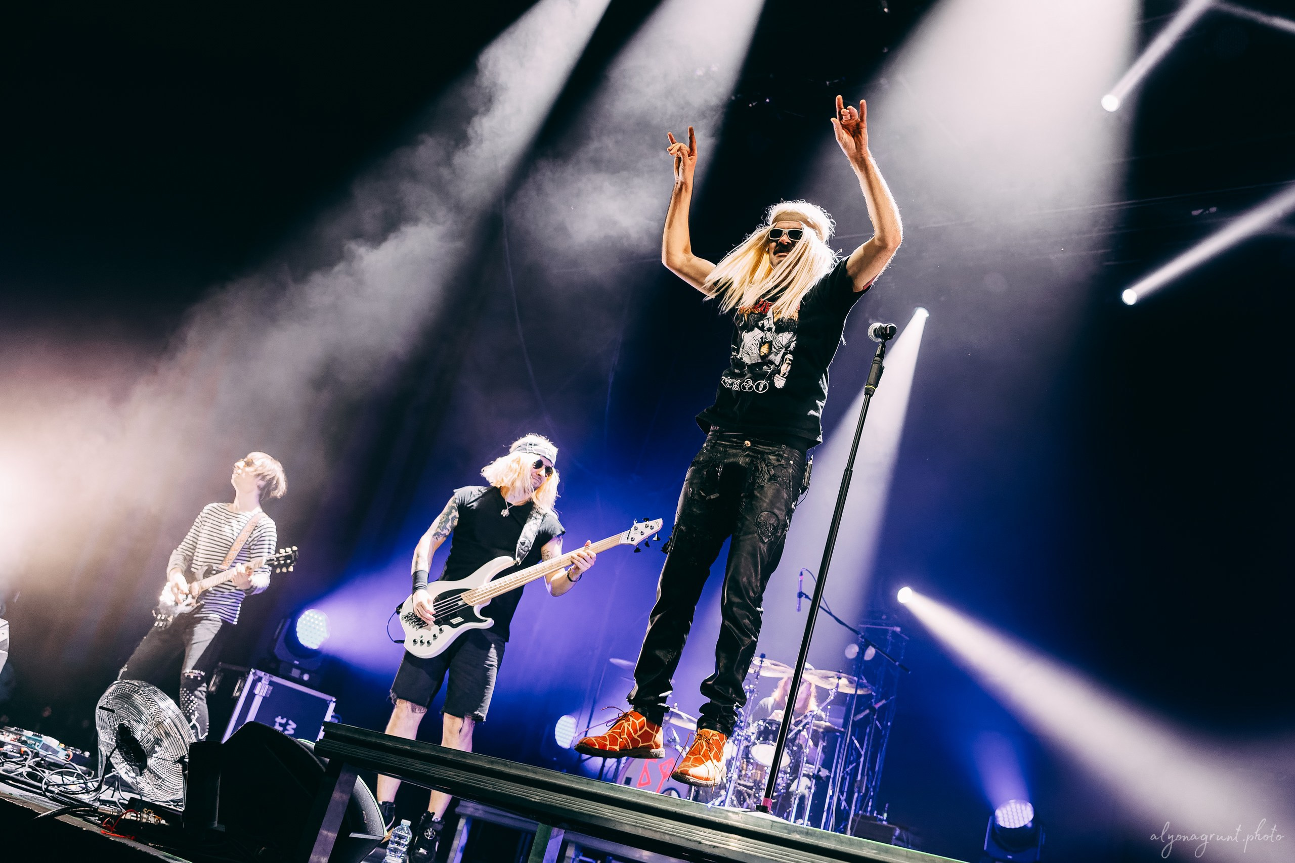 Багровый Фантомас, фоторепортаж, СПб, BASE, 14.12.2025. Алена Адрианова: фотограф в Санкт-Петербурге