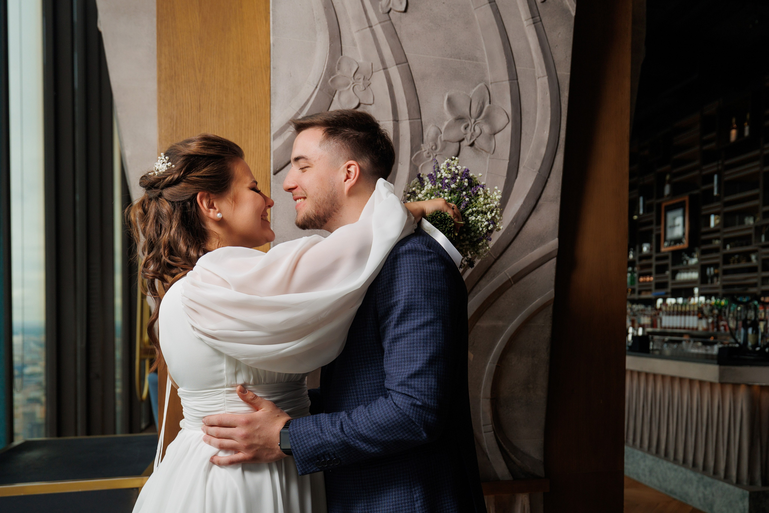 Фотограф на регистрацию в ЗАГС Москва Сити Birds Башня ОКО. Примеры фото, отзывы молодоженов и заявка на регистрацию через официальный сайт.