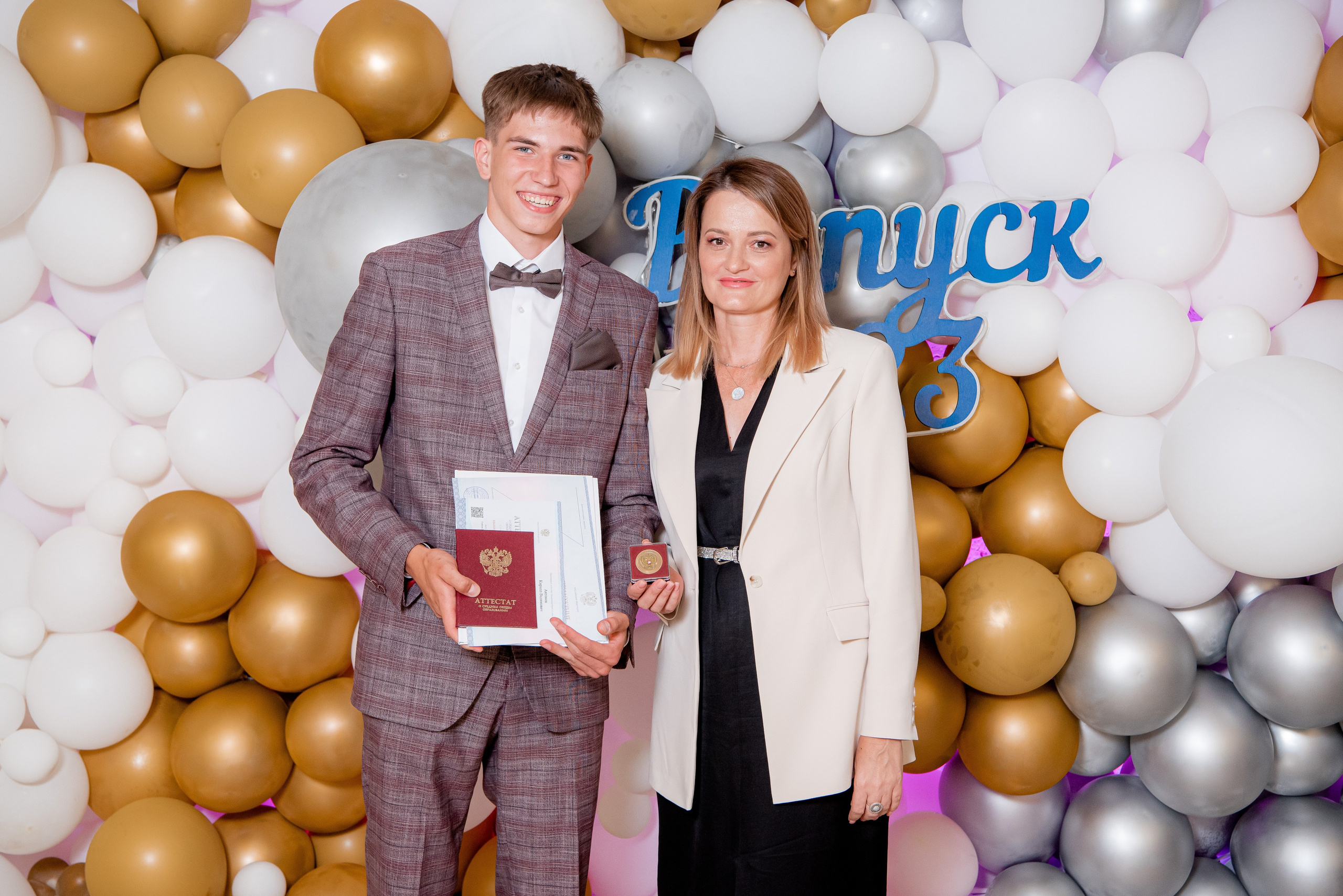 30 Школа. Вручение и Банкет. ДК Юбилейный и Банхоф. Фотограф в Волгограде и Волжском Александр Горбань