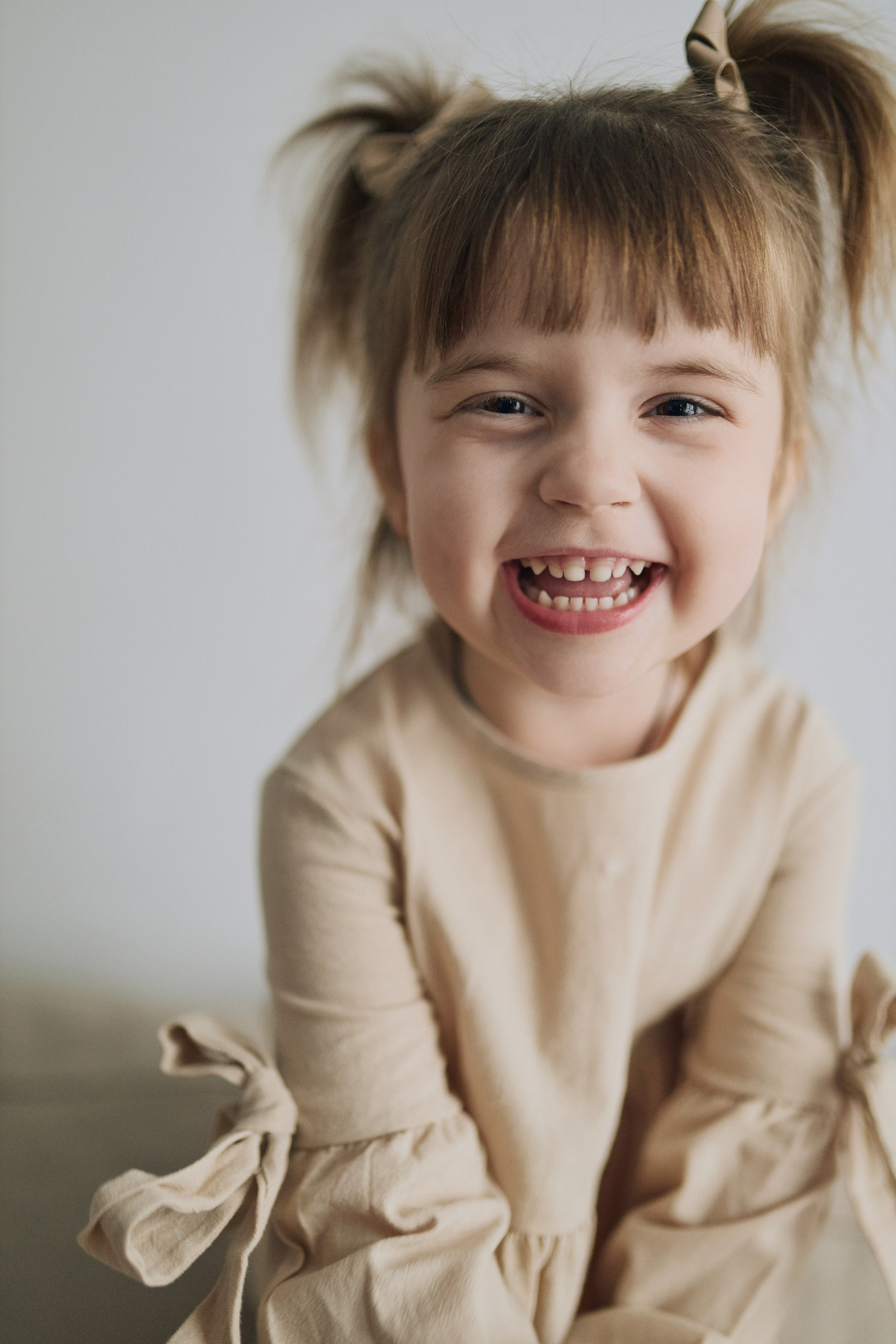Студийная фотосессия мамы и дочки. Алина Каравайцева. Фотограф в городе Барнаул