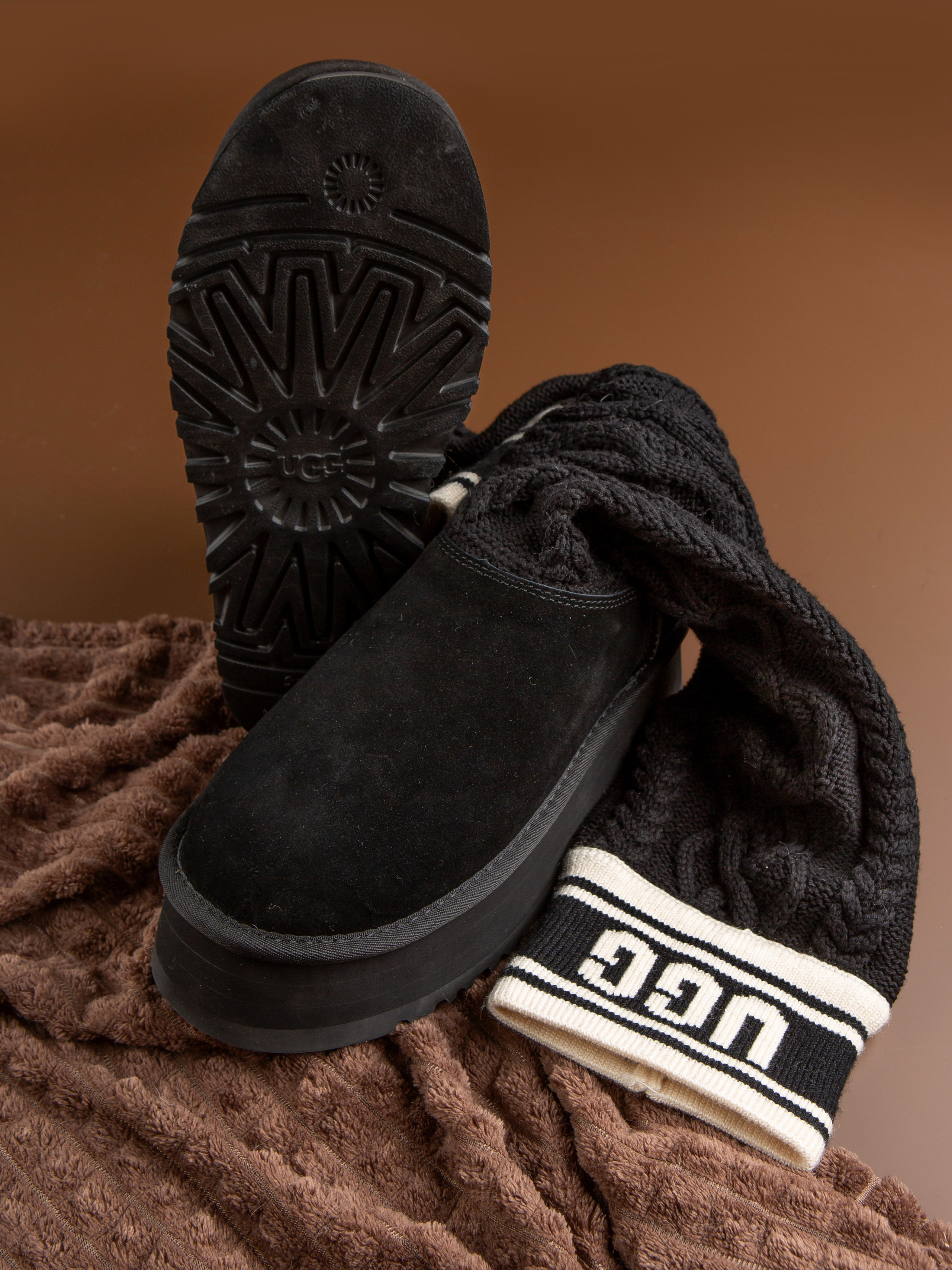 Обувь на цветных фонах. Фотограф Мария Кольцова