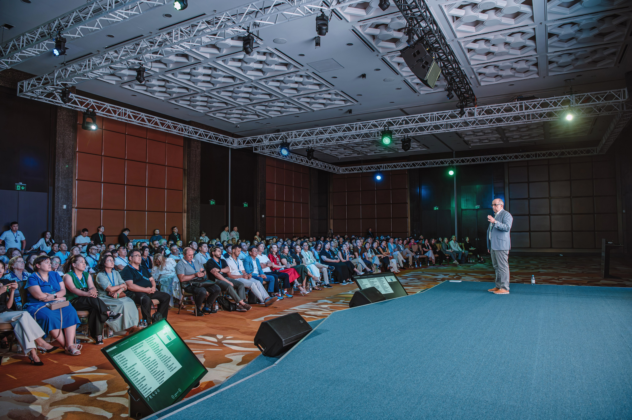 Конференции. Семинары. Елена Северина фотограф, Алматы: репортаж (спорт, концерты, конференции), предметная и фуд-съёмка, портреты, каталоги, фэшн, ретушь