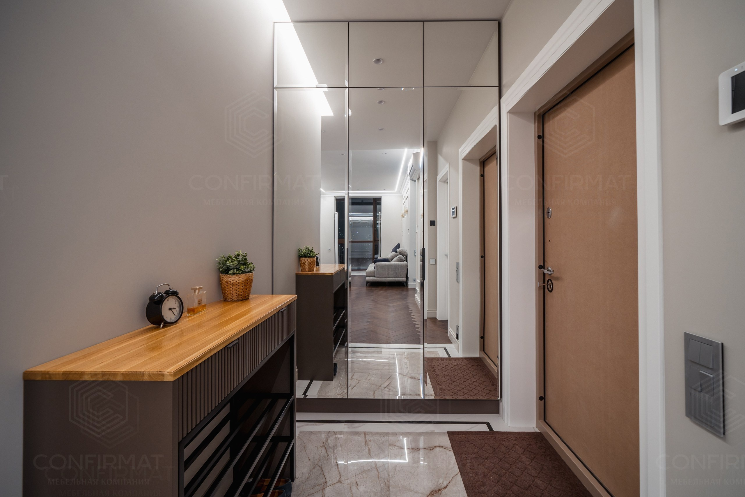 Зеркальный шкаф 40 см глубиной и обувница. Мебель на заказ