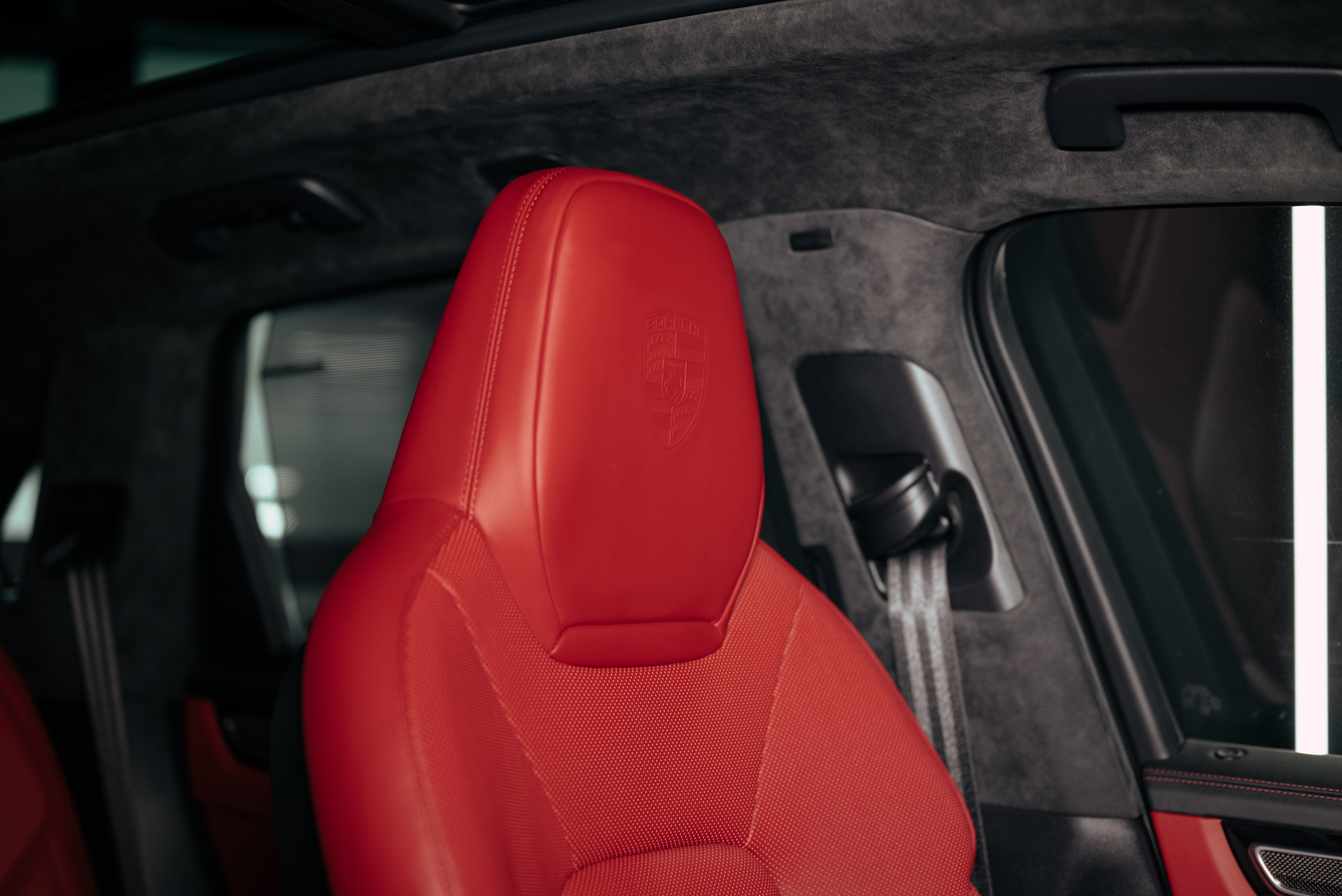 Porsche Cayenne GTS grey on red. DeLorein