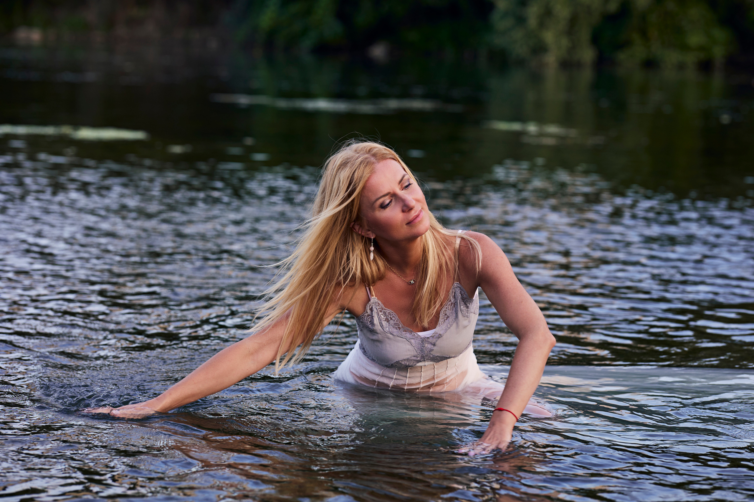 Sul fiume. Fotografo di famiglie e ritrattista in Italia (Toscana)