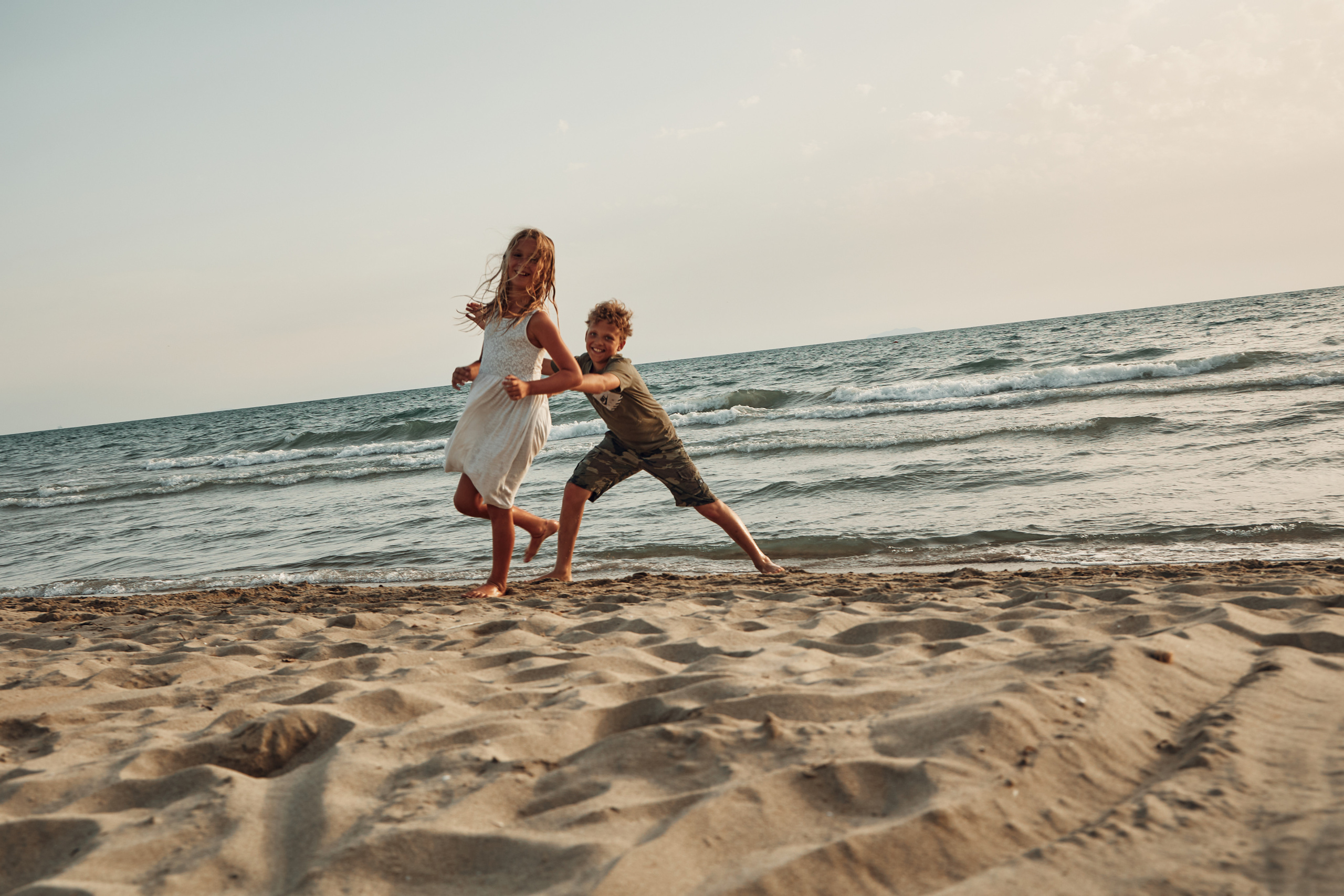 Passeggiata al mare. Fotografo di famiglie e ritrattista in Italia (Toscana)