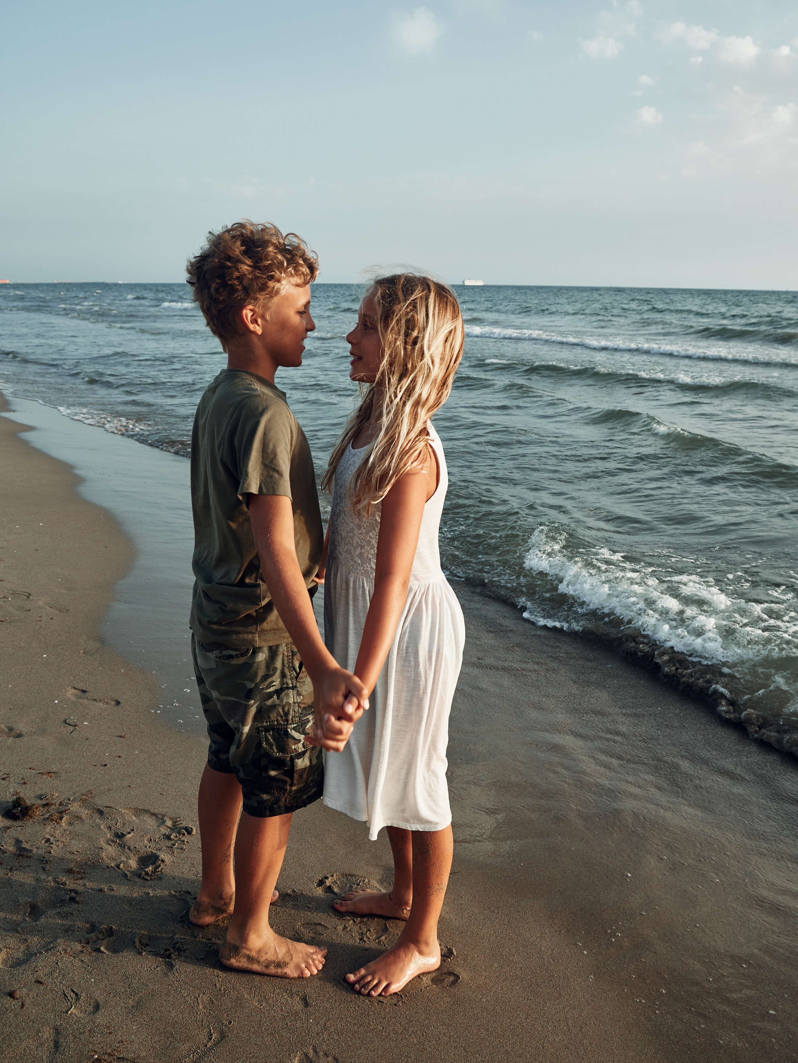 Passeggiata al mare. Fotografo di famiglie e ritrattista in Italia (Toscana)