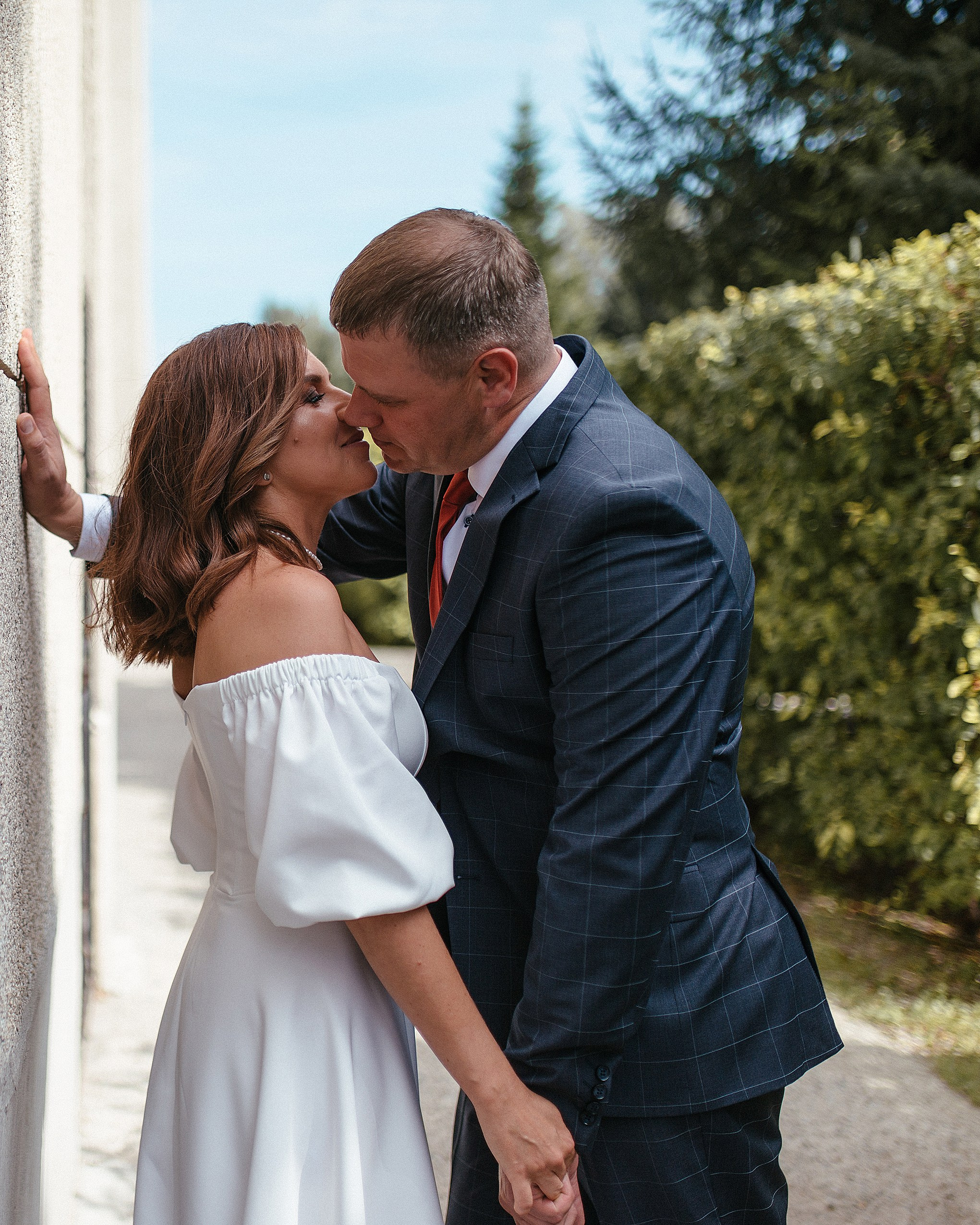 Уличная свадебная фотосессия в Краснообске. Свадебный  Фотограф Дарья Едапина Новосибирск. Фотограф Дарья Едапина Новосибирск