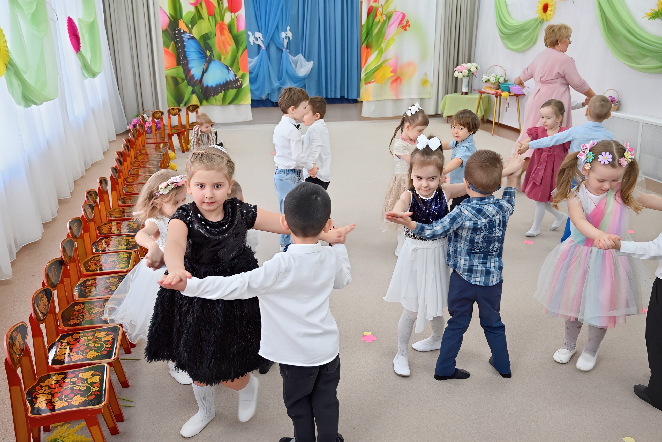 Праздник в группе «Дружная семейка». Семейный и детский фотограф Москва
