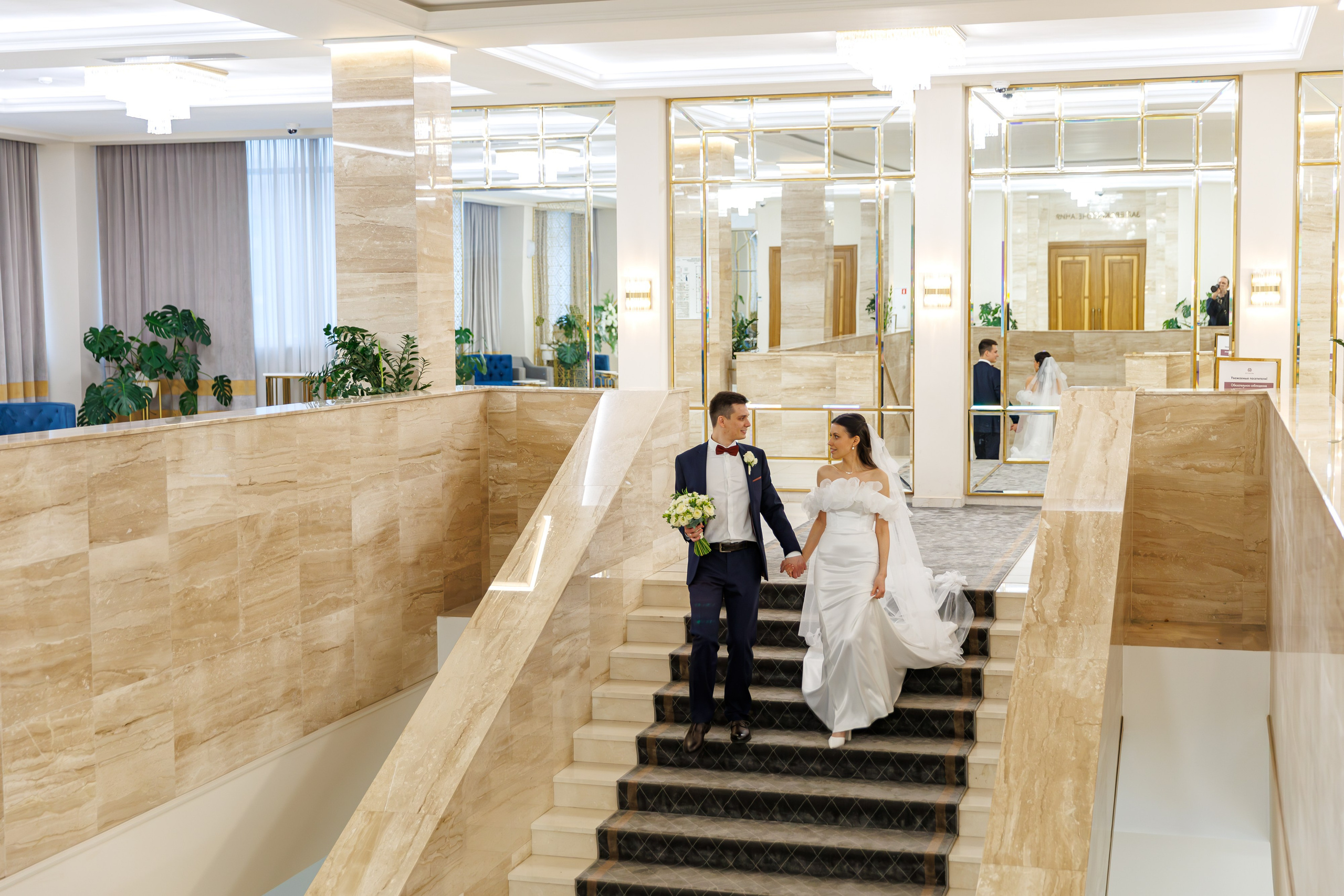 Свадебная фотосессия и сборы в гостинице Националь. Свадебный фотограф Москва и МО Сергей Киржаев