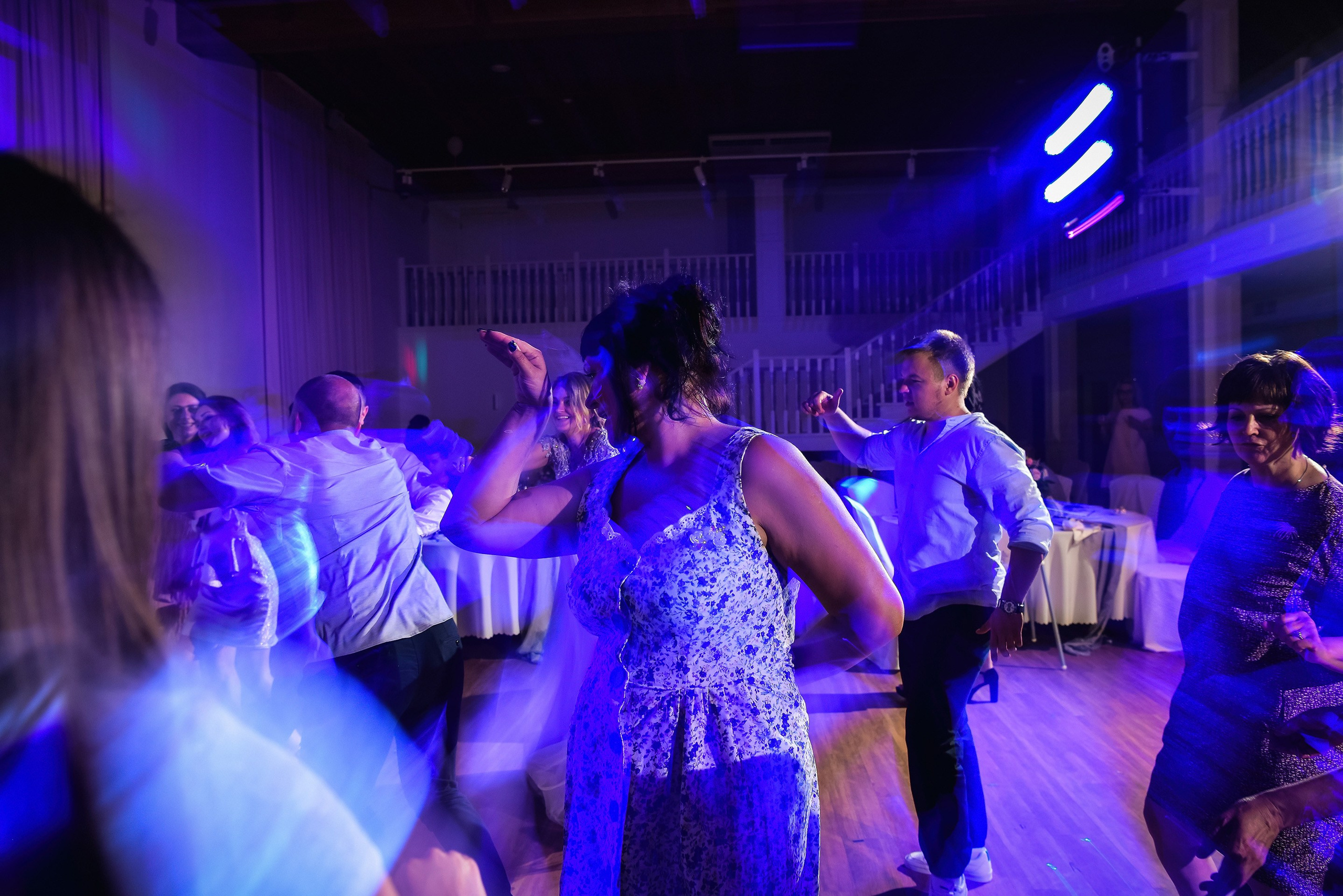 💐 Радик и Яна — душевная загородная свадьба в Villatic | Теплые фото под Красноярском. 📸 Свадебный и семейный фотограф в Красноярске Тихомиров Евгений | 17 лет опыта | 800+ свадеб