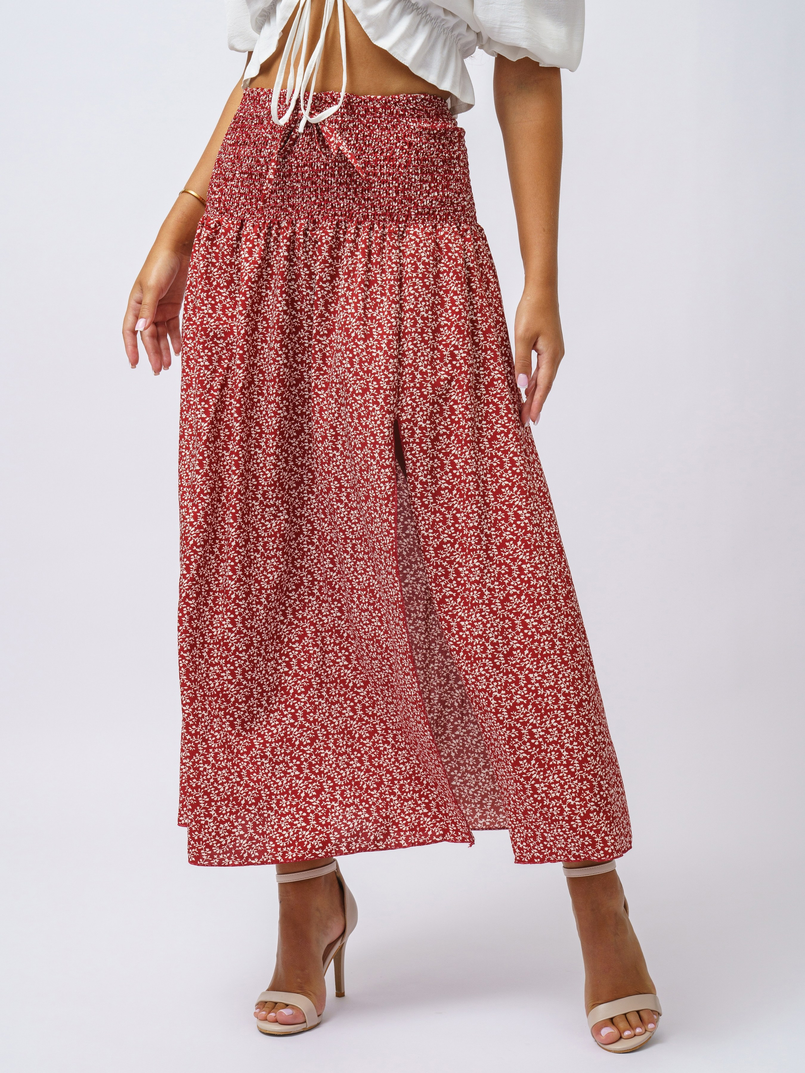 Юбки, модель Юлия. KED Production — продакшн из СПб. Создаём фото, видео и контент, который помогает брендам и селлерам продавать больше