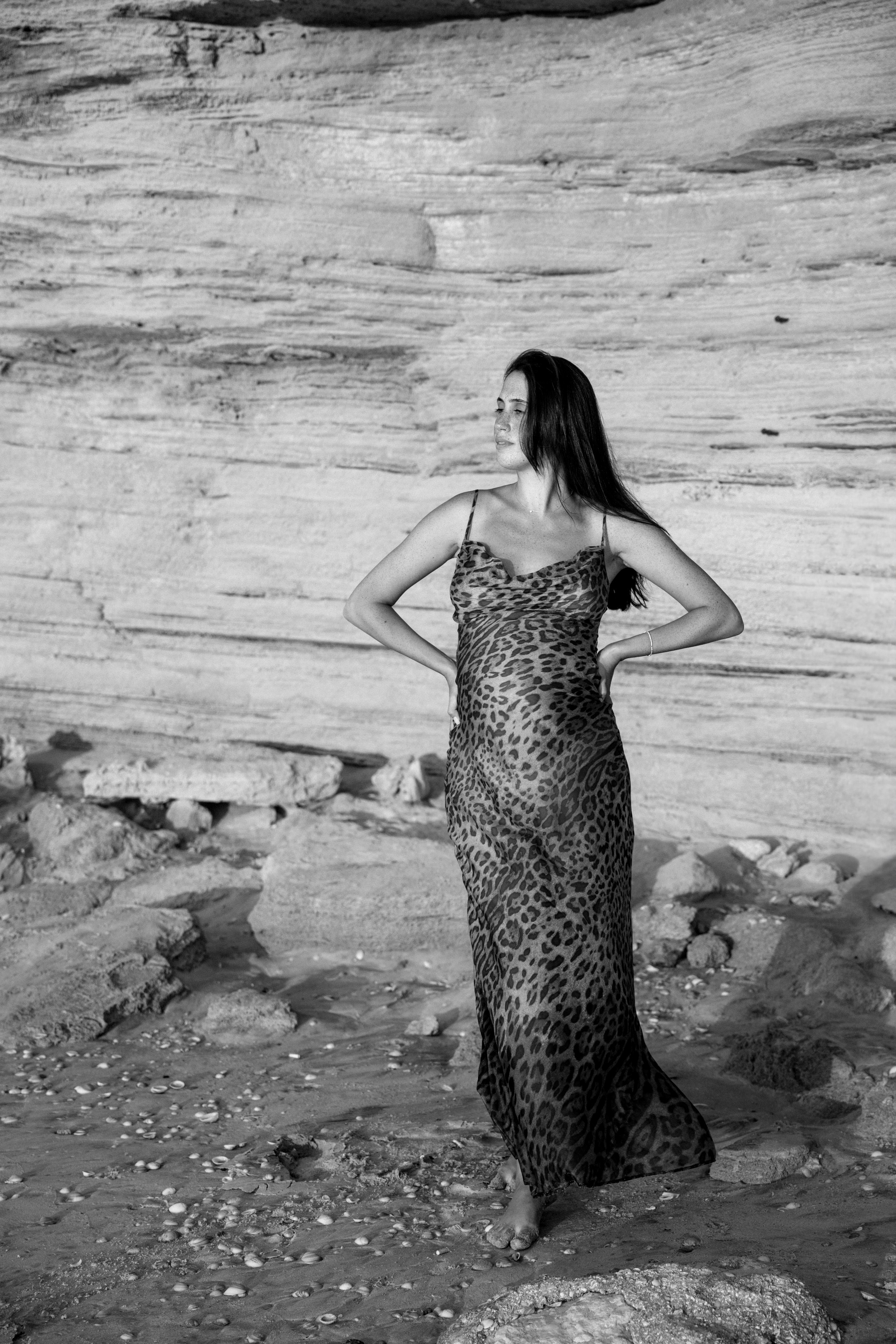 Pregnancy photoshoot near the sea. Wedding and family photographer