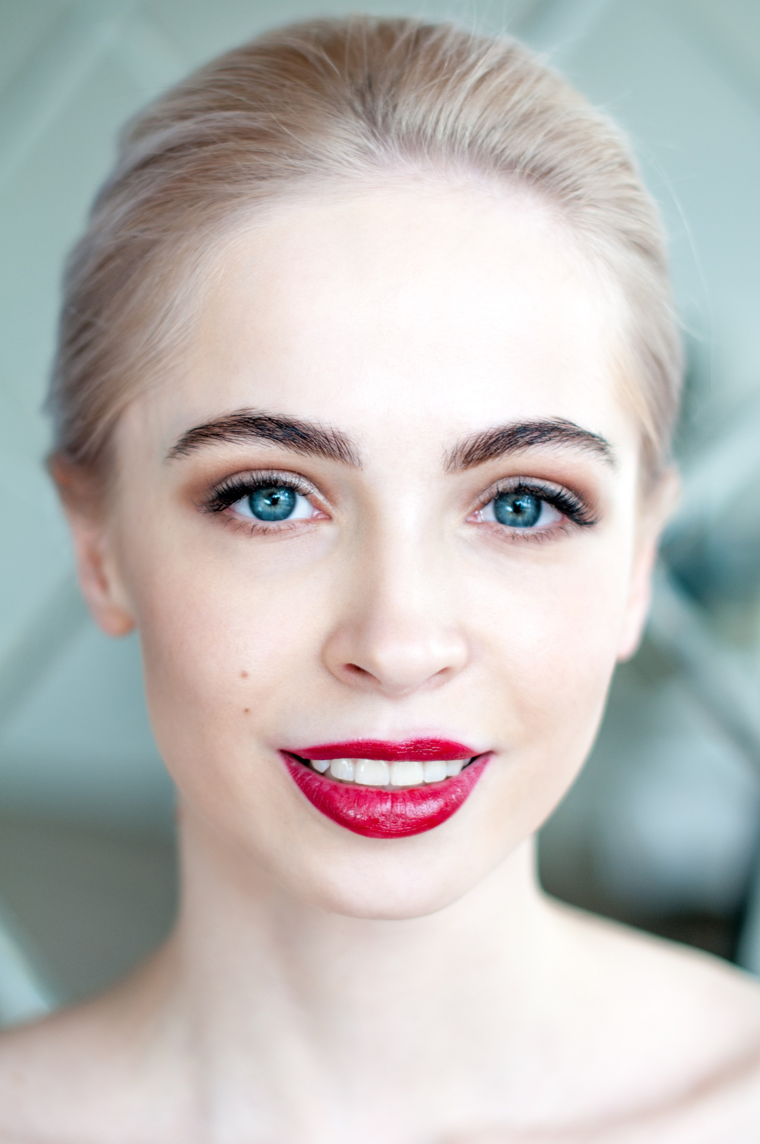 Women's portrait. Photographer in Portugal. Oksana Lomnova