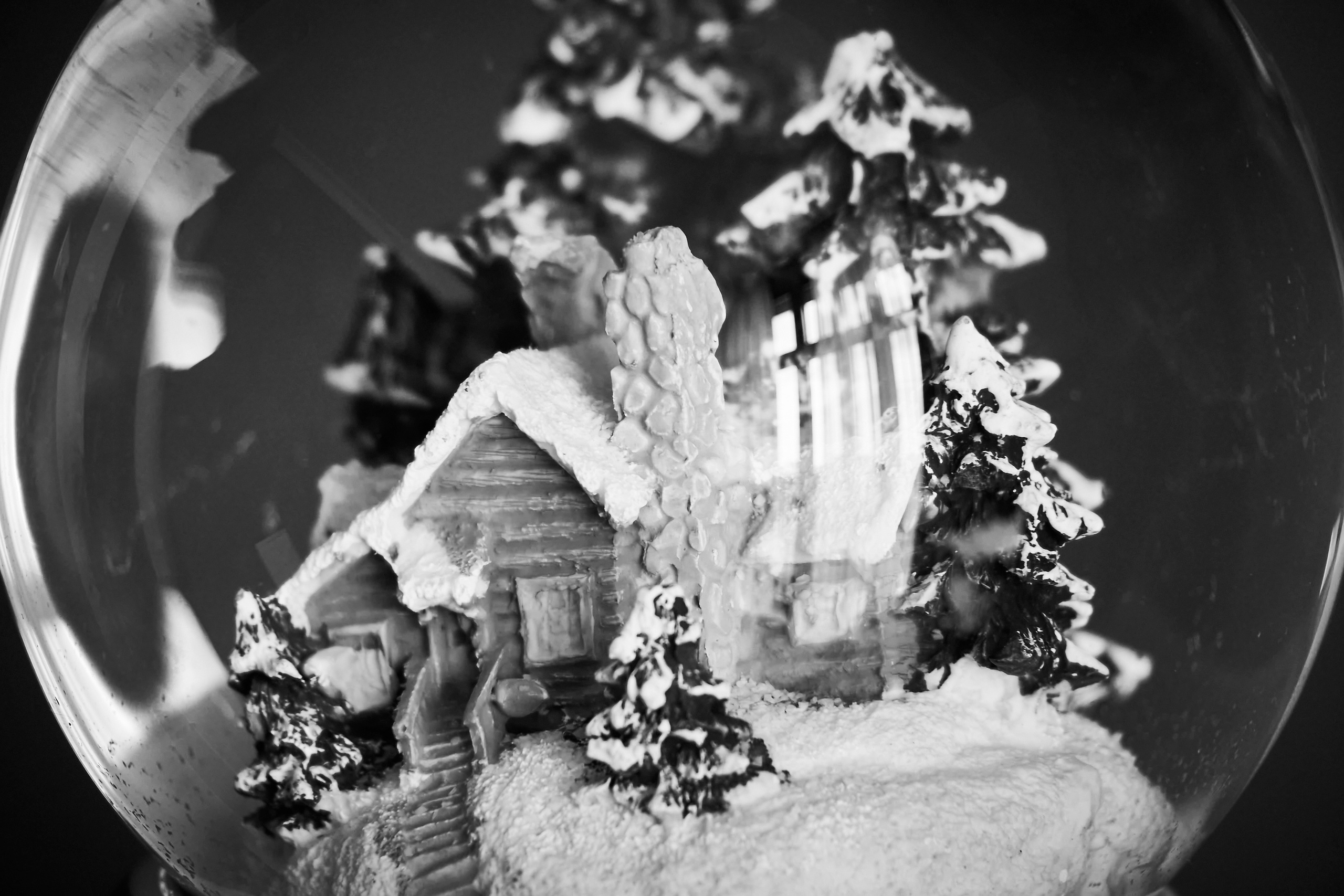 Новогодний шар со снегом