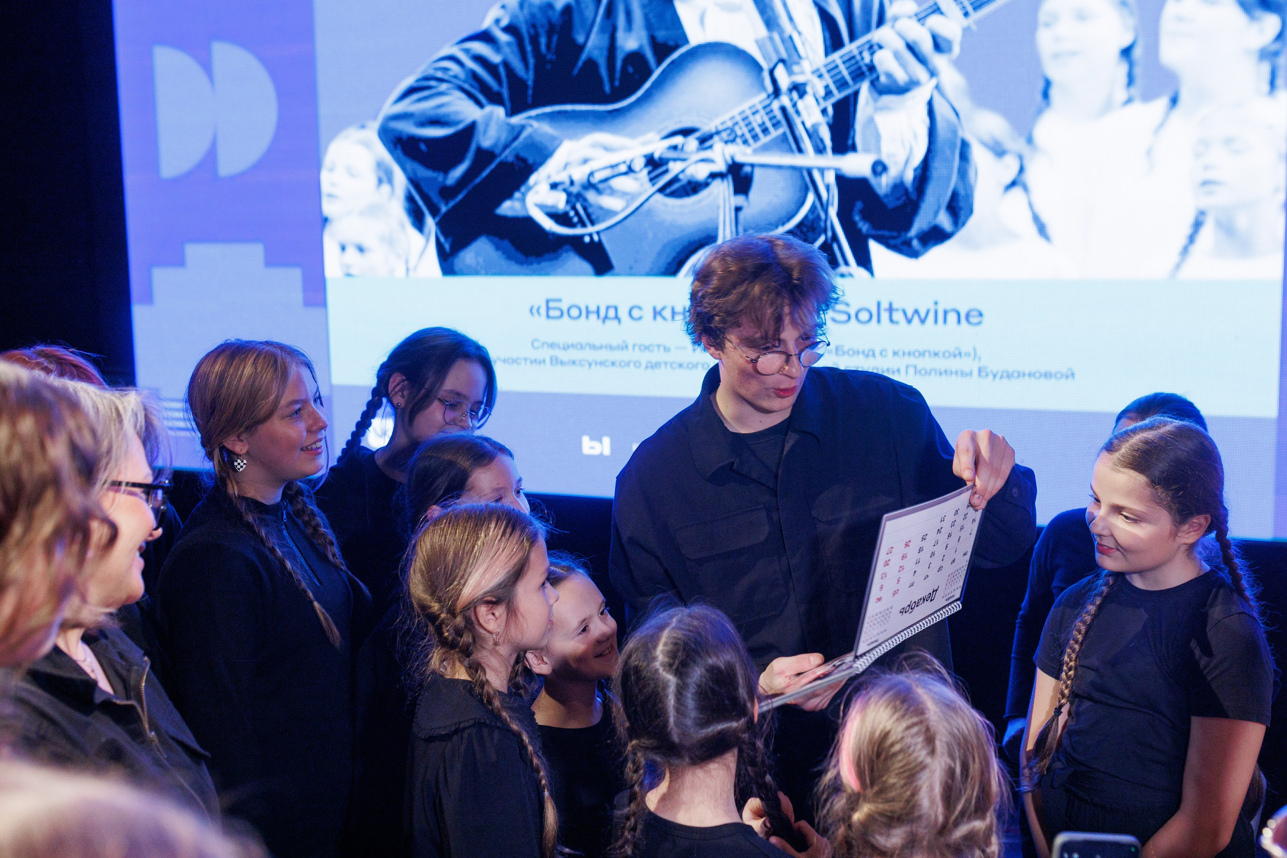 Выксунская премьера «Громко и Честно. Бонд с кнопкой». Фотограф городских и семейных событий Артем Карпухин