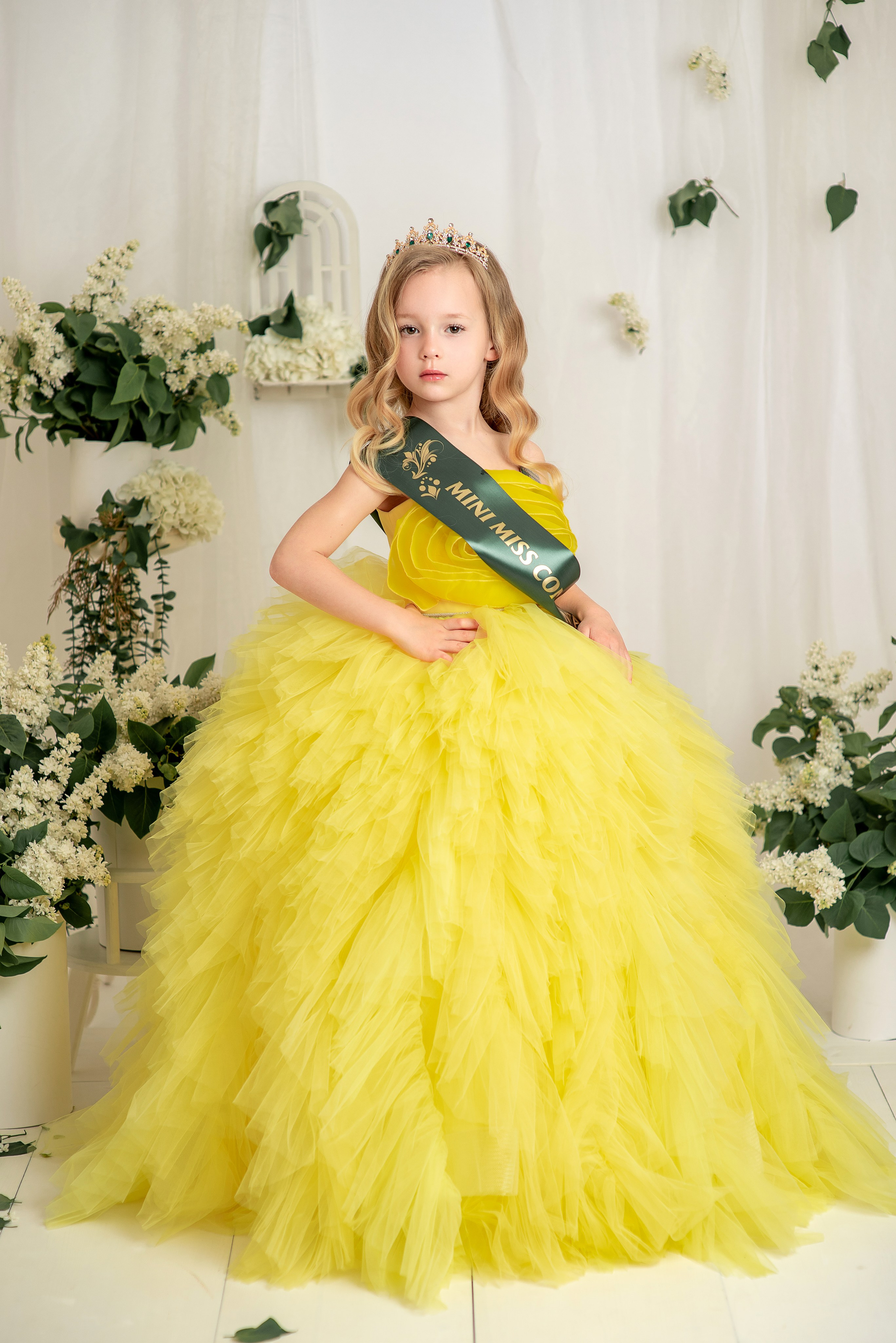 Полиночка в желтом и сиреневом платьях. Семейный и детский фотограф Наталья Горда