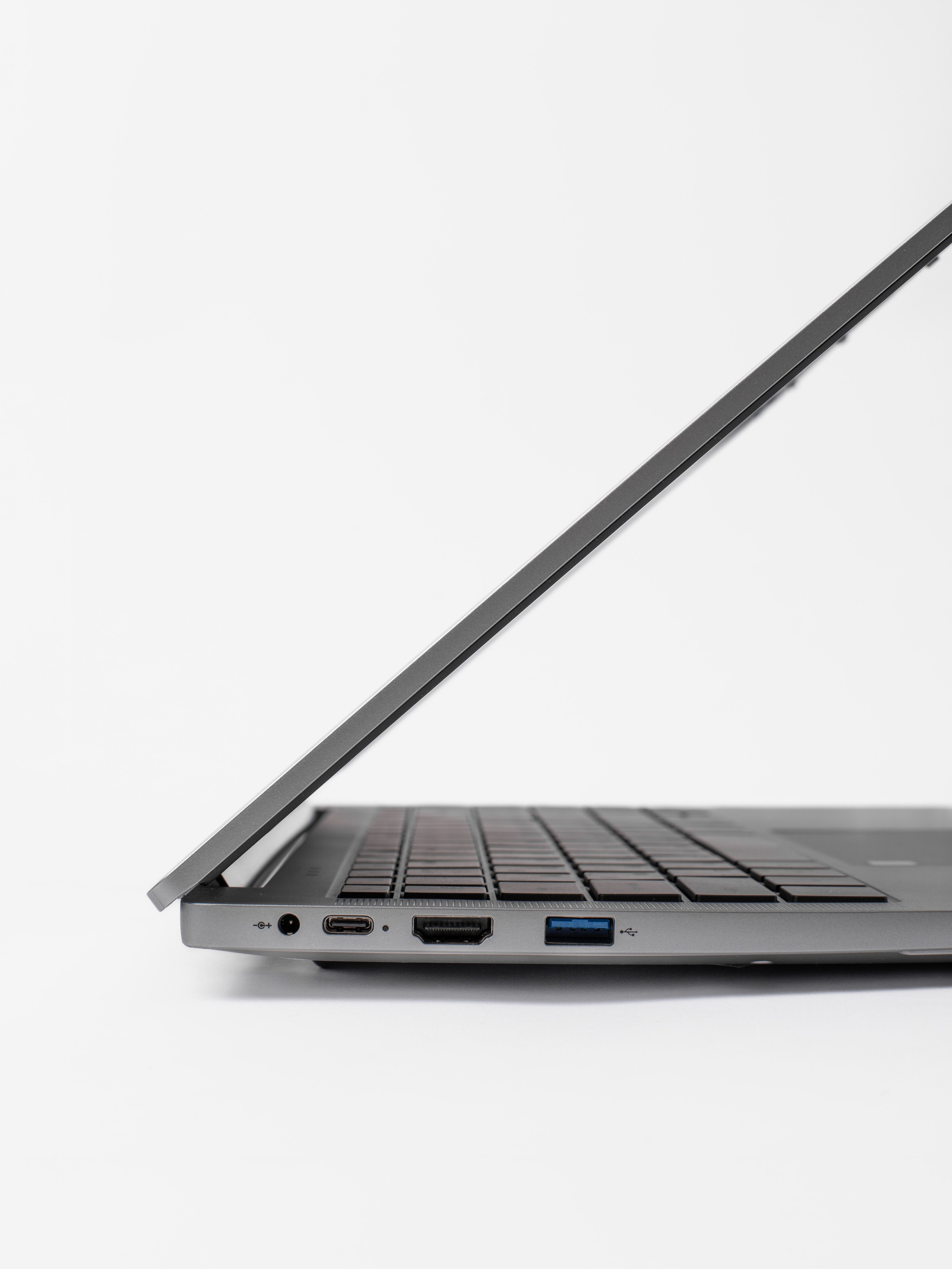 Ноутбук. Фотостудия предметной и модельной съёмки для маркетплейсов