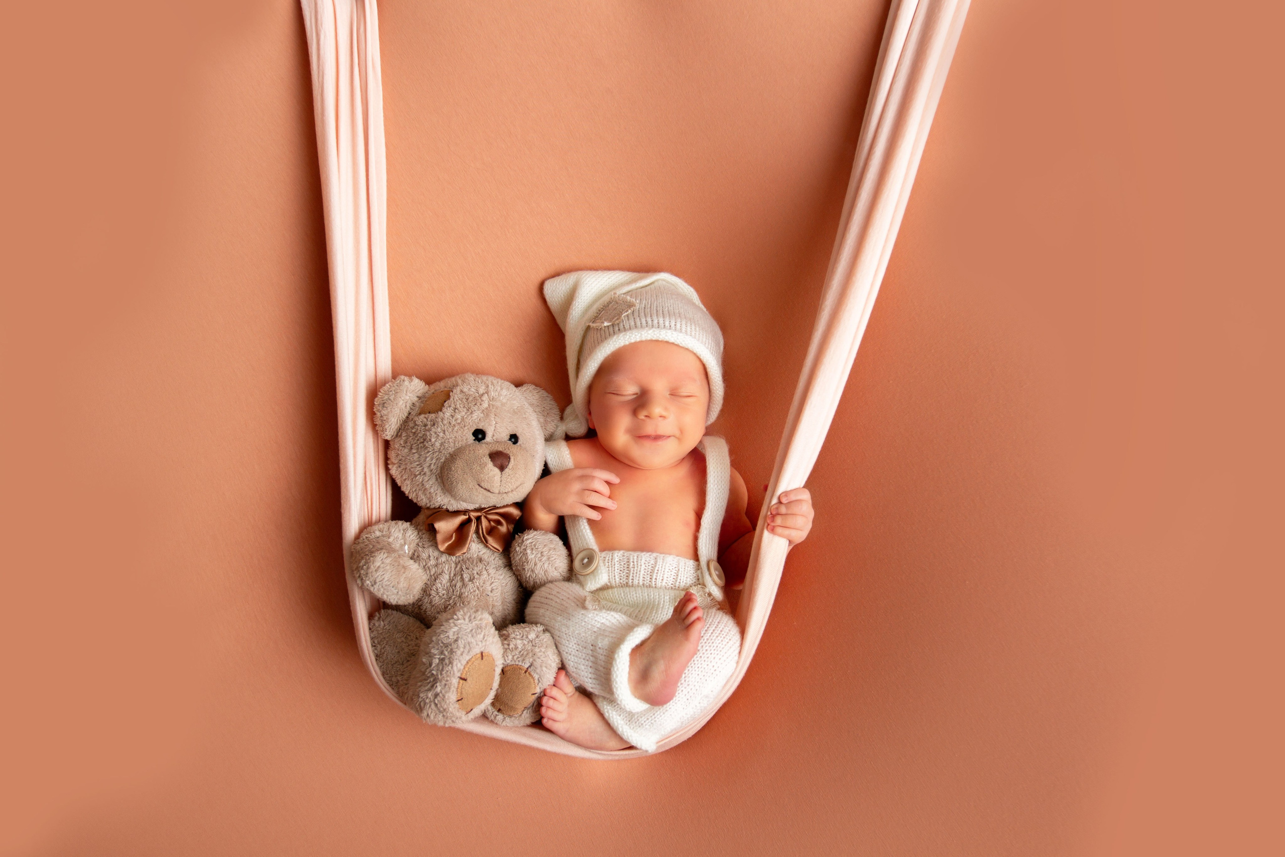 Новорожденный на качелях фотосъемка