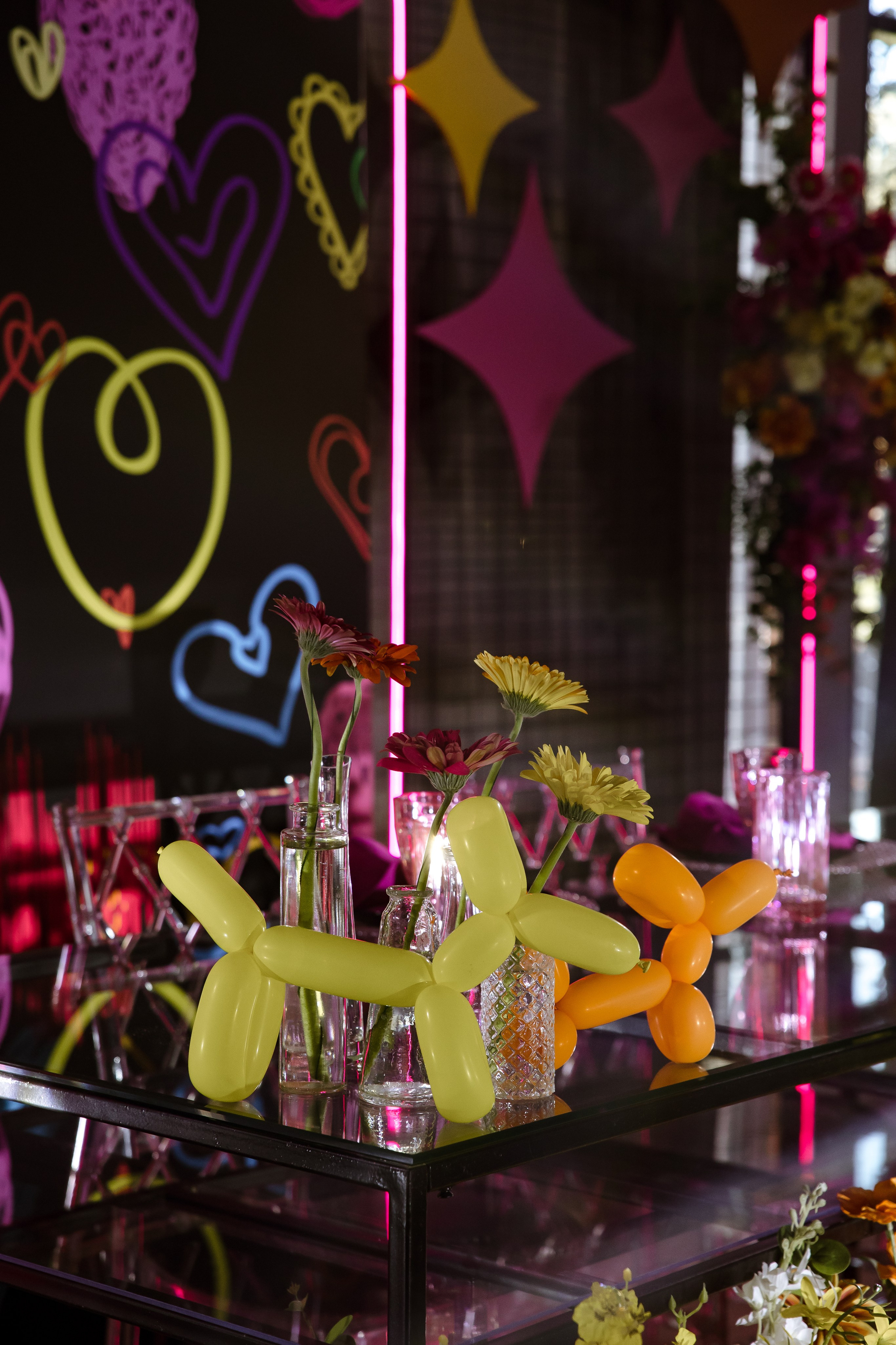 Яркая неоновая свадебная фотосессия в «Нет на карте». Свадебный и семейный фотограф в Самаре и Тольятти | Елена Топанцева