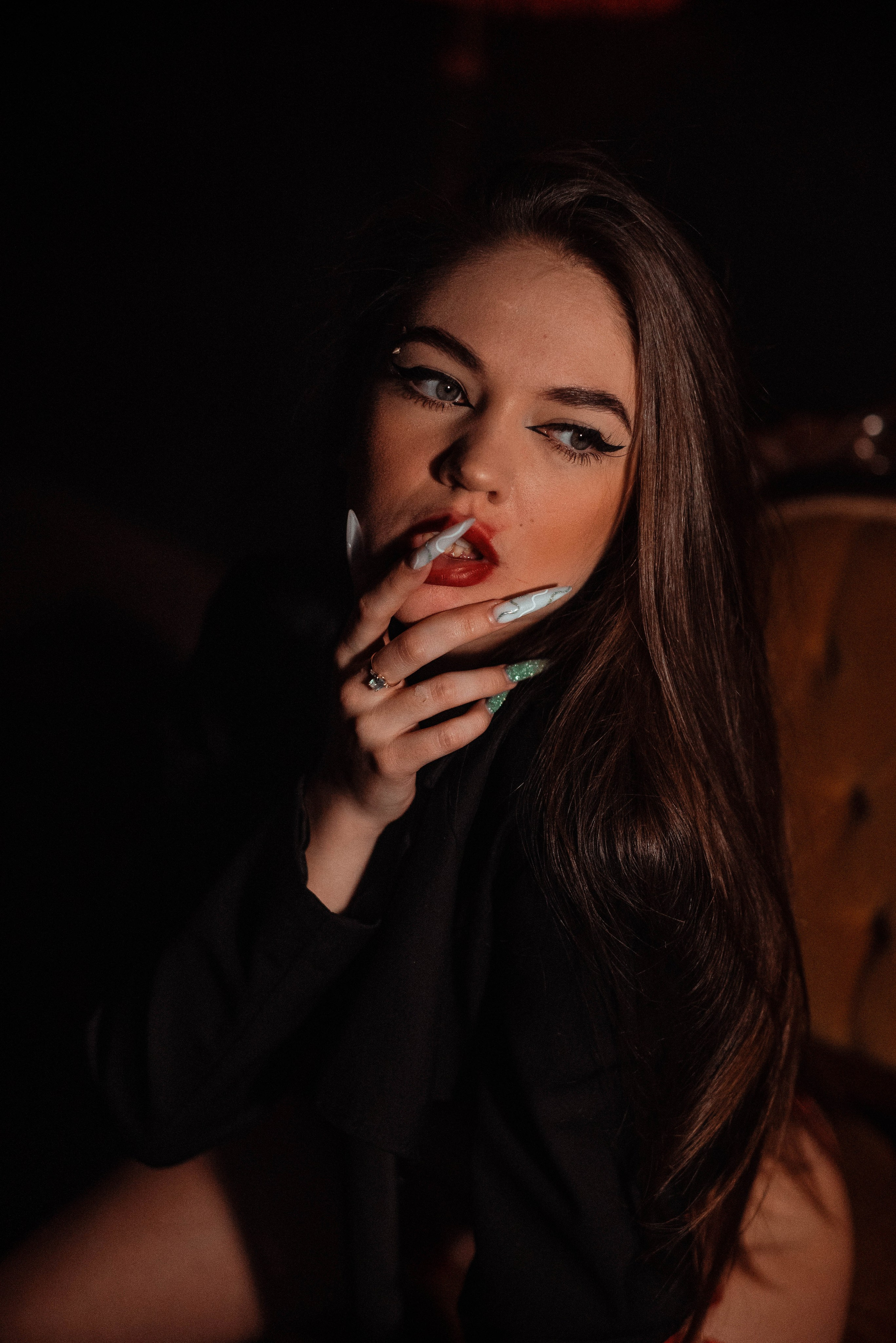 Лиза. Женский фотограф. Создатель украшений ручной работы. Модель