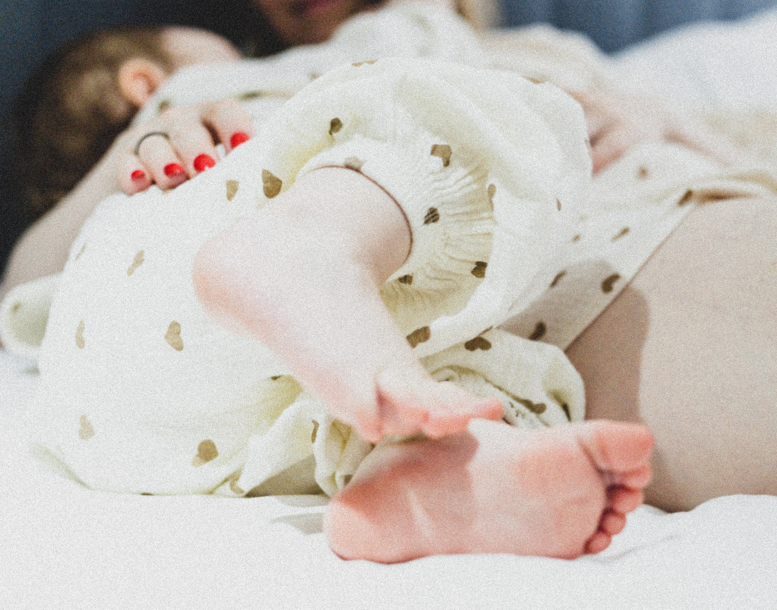 Мама и малыш lifestyle. Фотограф беременных и новорождённых в Краснодаре