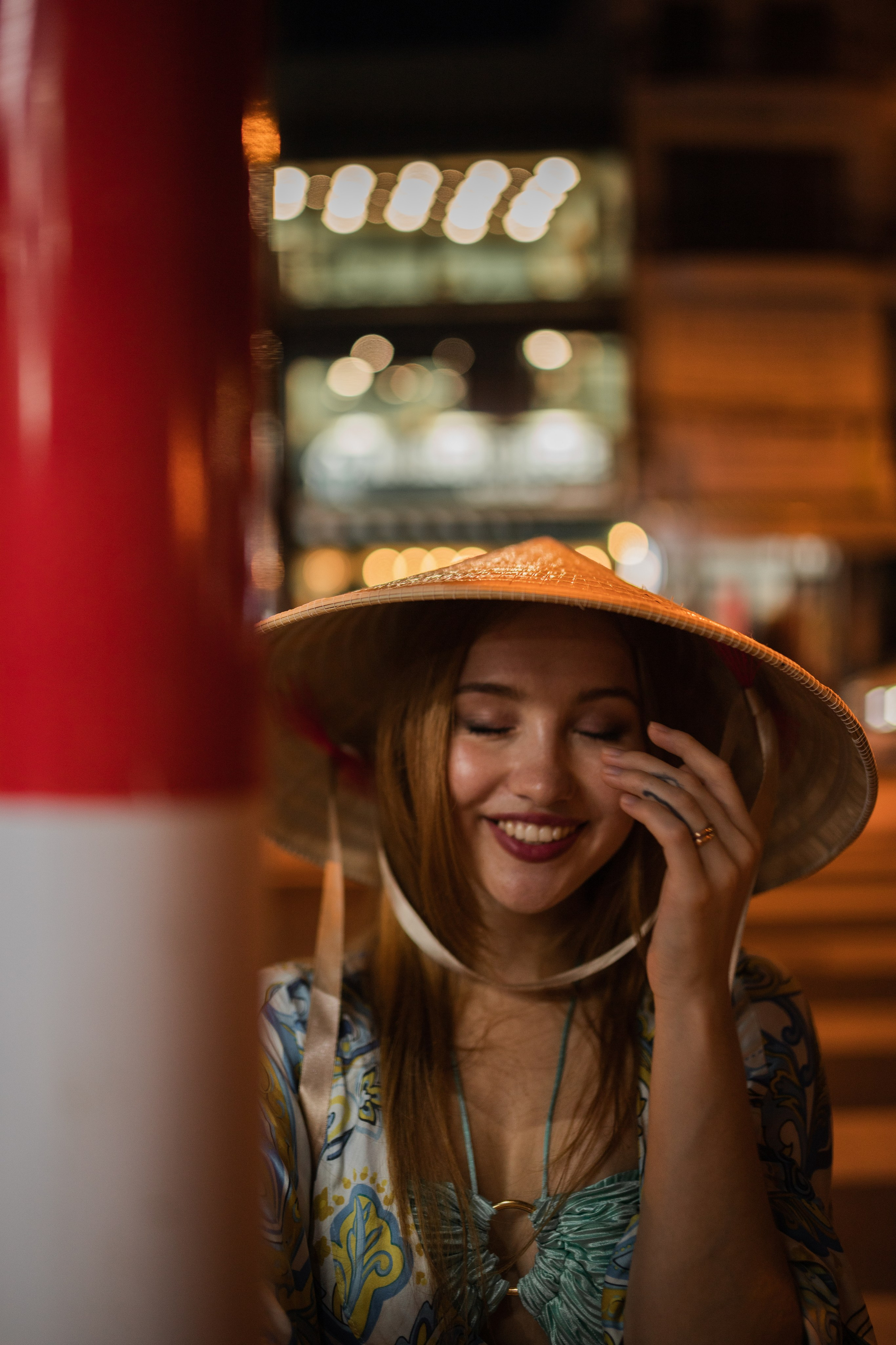 Елизавета на улицах Вьетнама. Главная