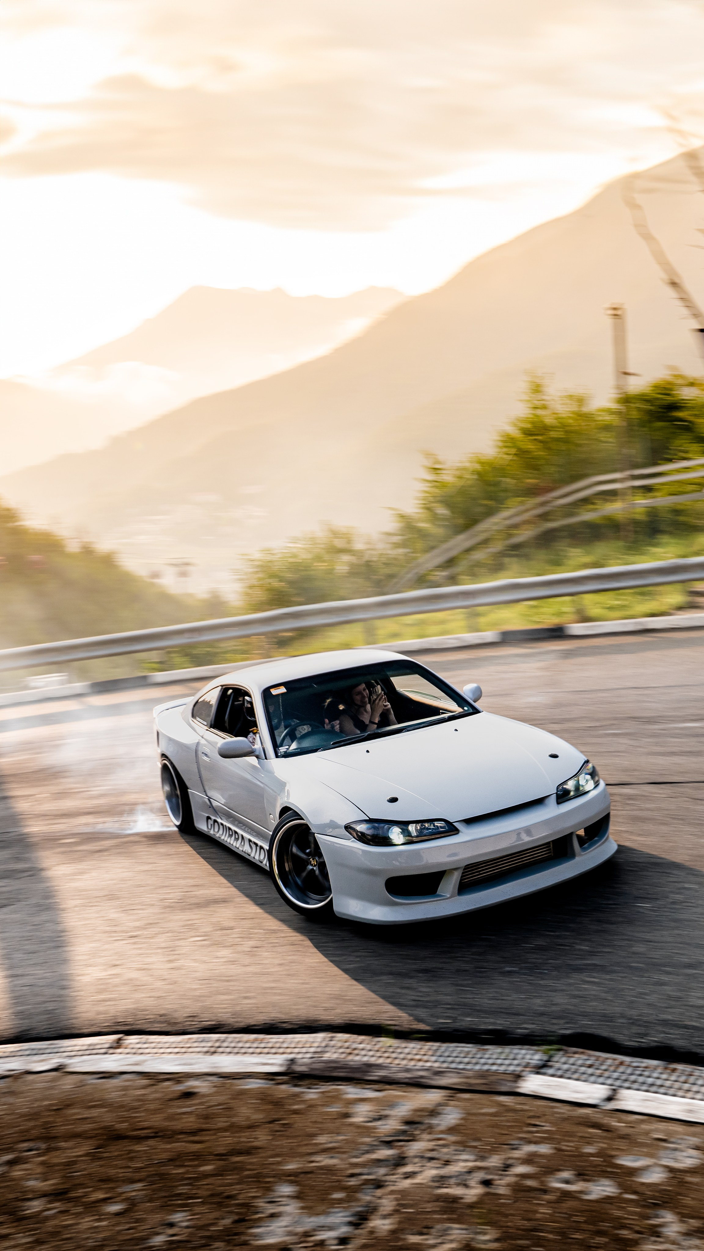 GROUNDED\25. АВТОСПОРТИВНЫЙ ФОТОГРАФ