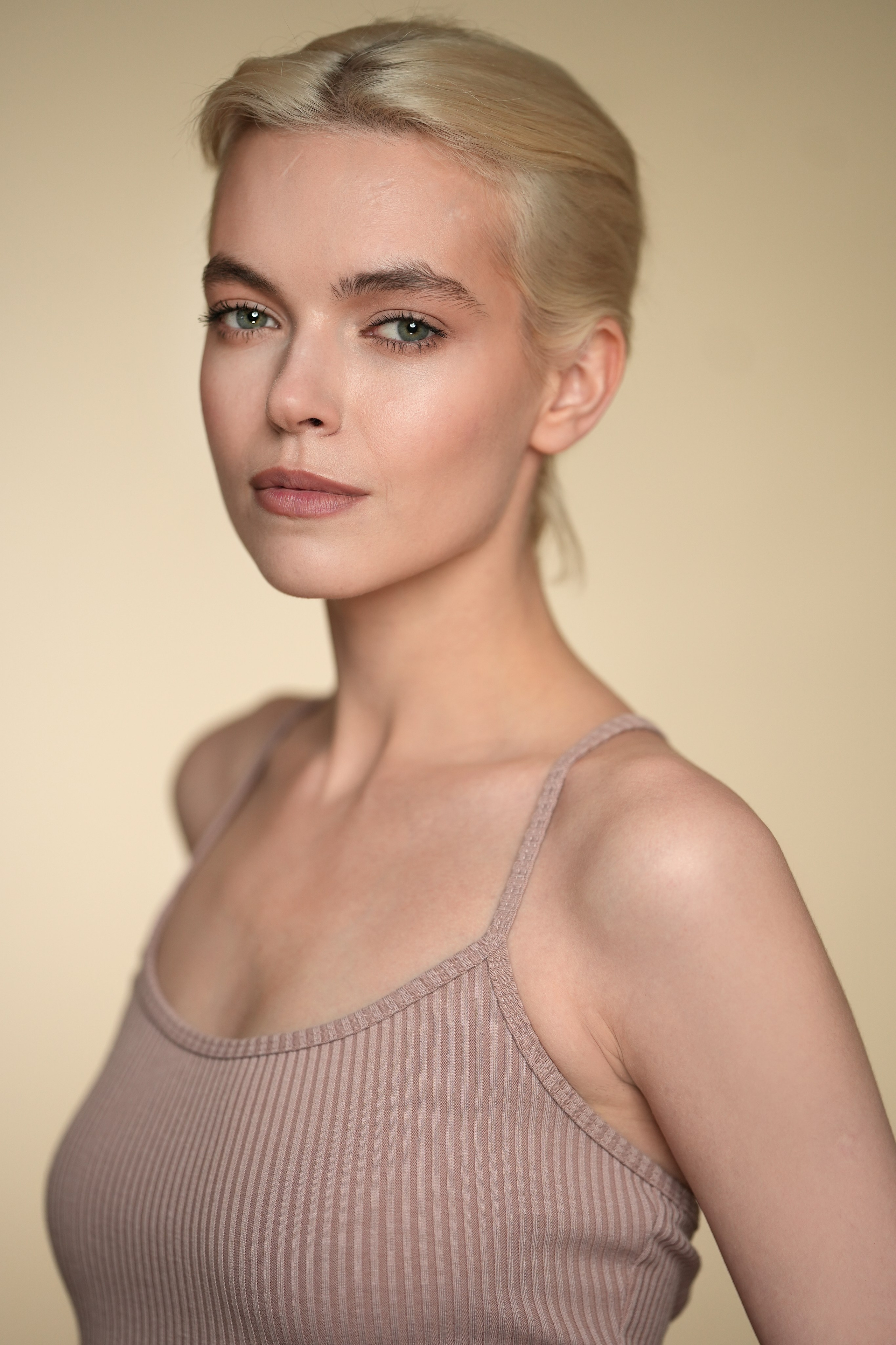 Актриса Юлия Гнедчик. Портретная съемка в Москве, студийный фотограф Игорь Фомин