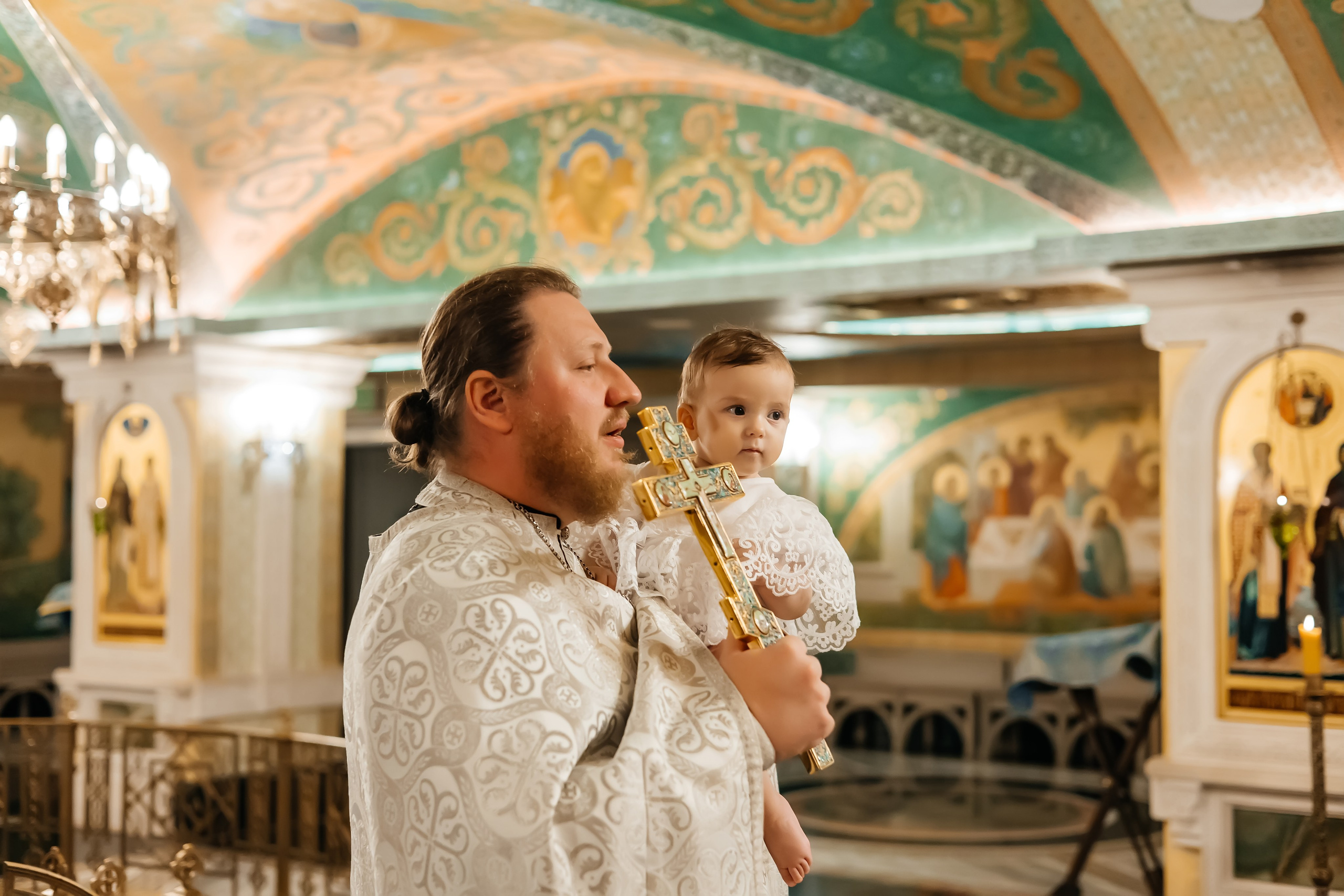 Крещение Ярославы в Сретенском монастыре. Фотограф на крещение и венчание Москва  Надежда Баланина