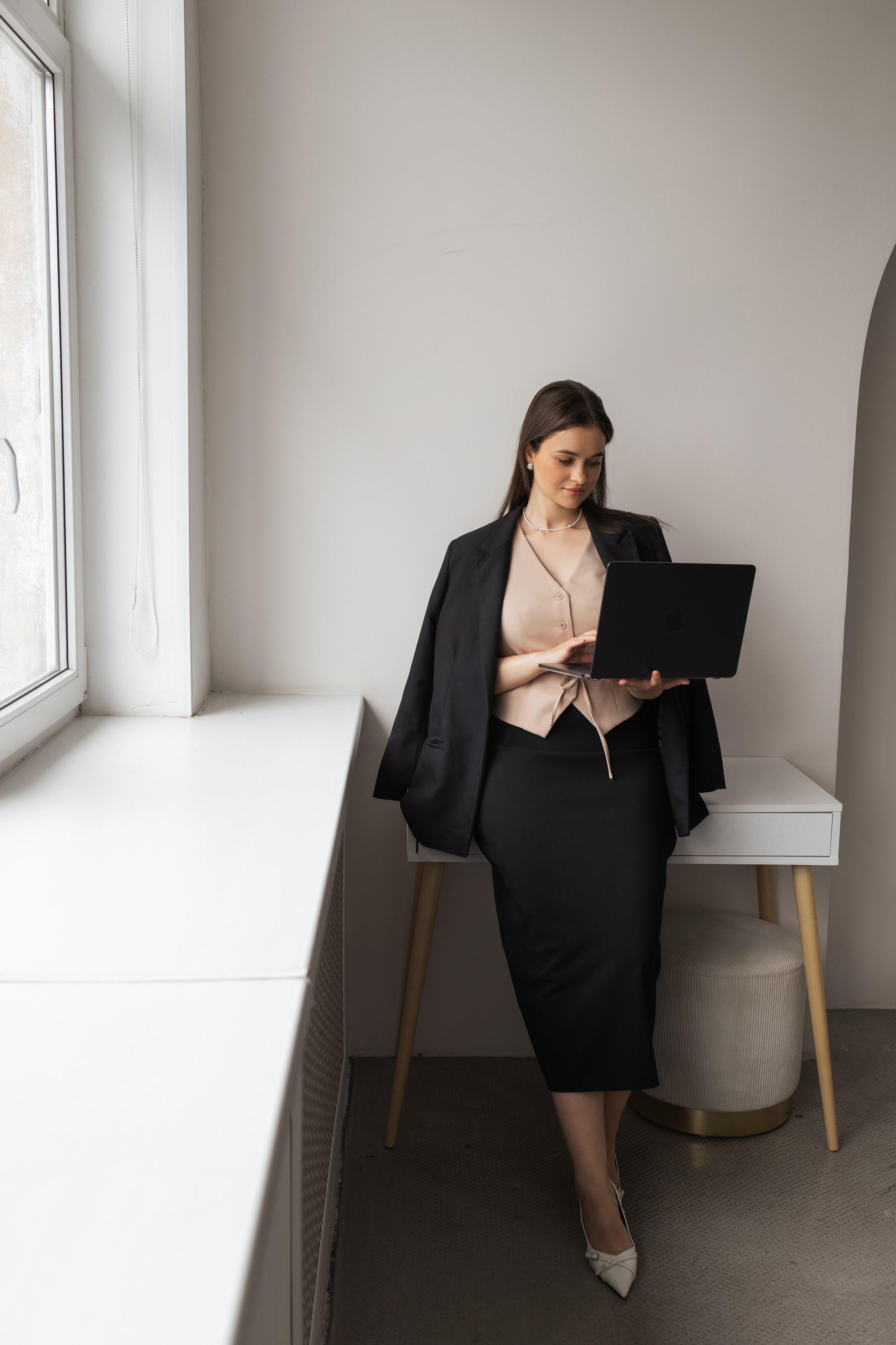 Деловой портрет. Портретный фотограф СПб, женский фотограф, минимализм и эстетика