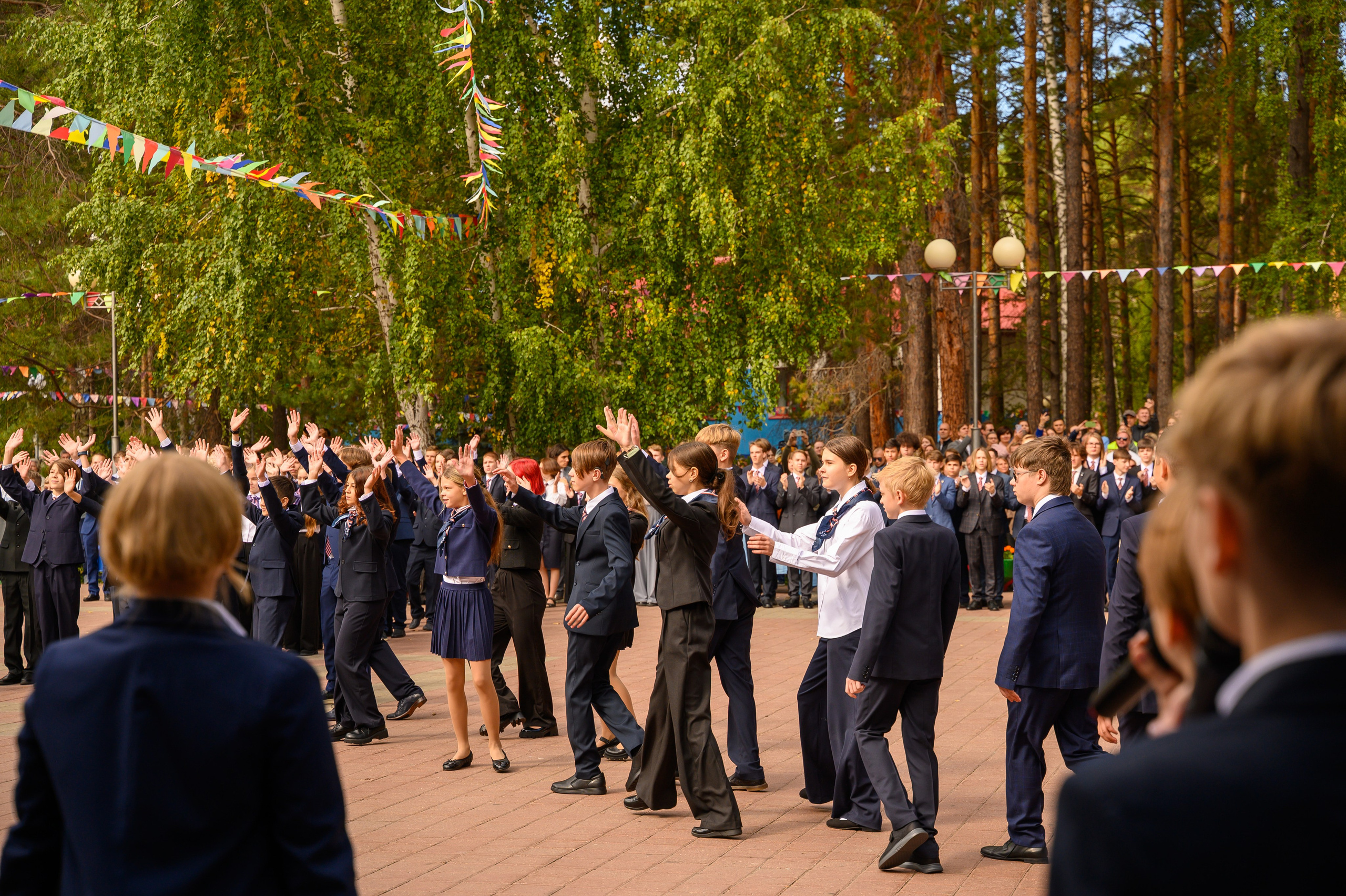 1 сентября линейка ФМШ. Фотограф новорожденных, семейный детский в Тюмени Татьяна Морозова