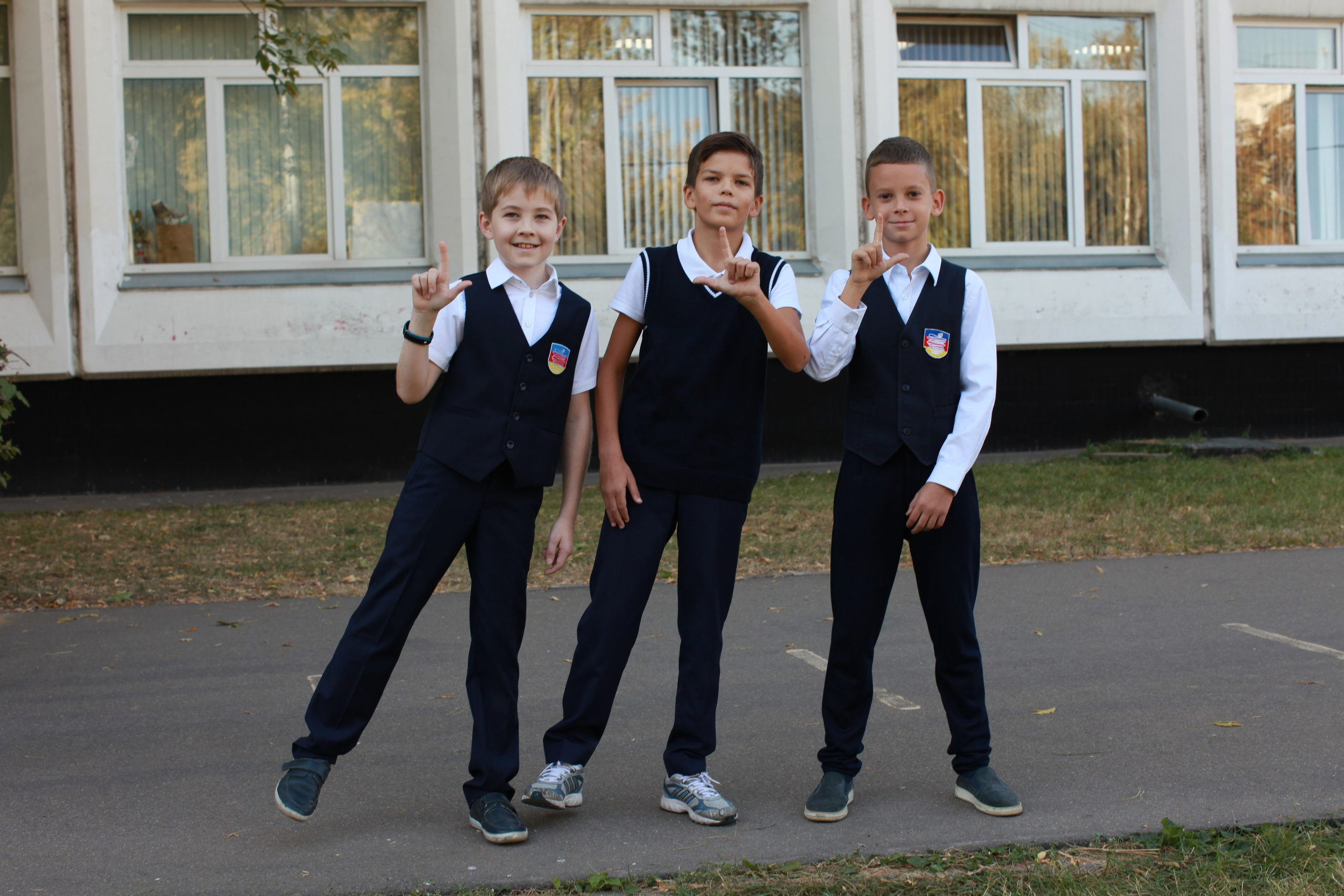 Осенняя фотосессия у школы. Выпускные альбомы Москва СВАО