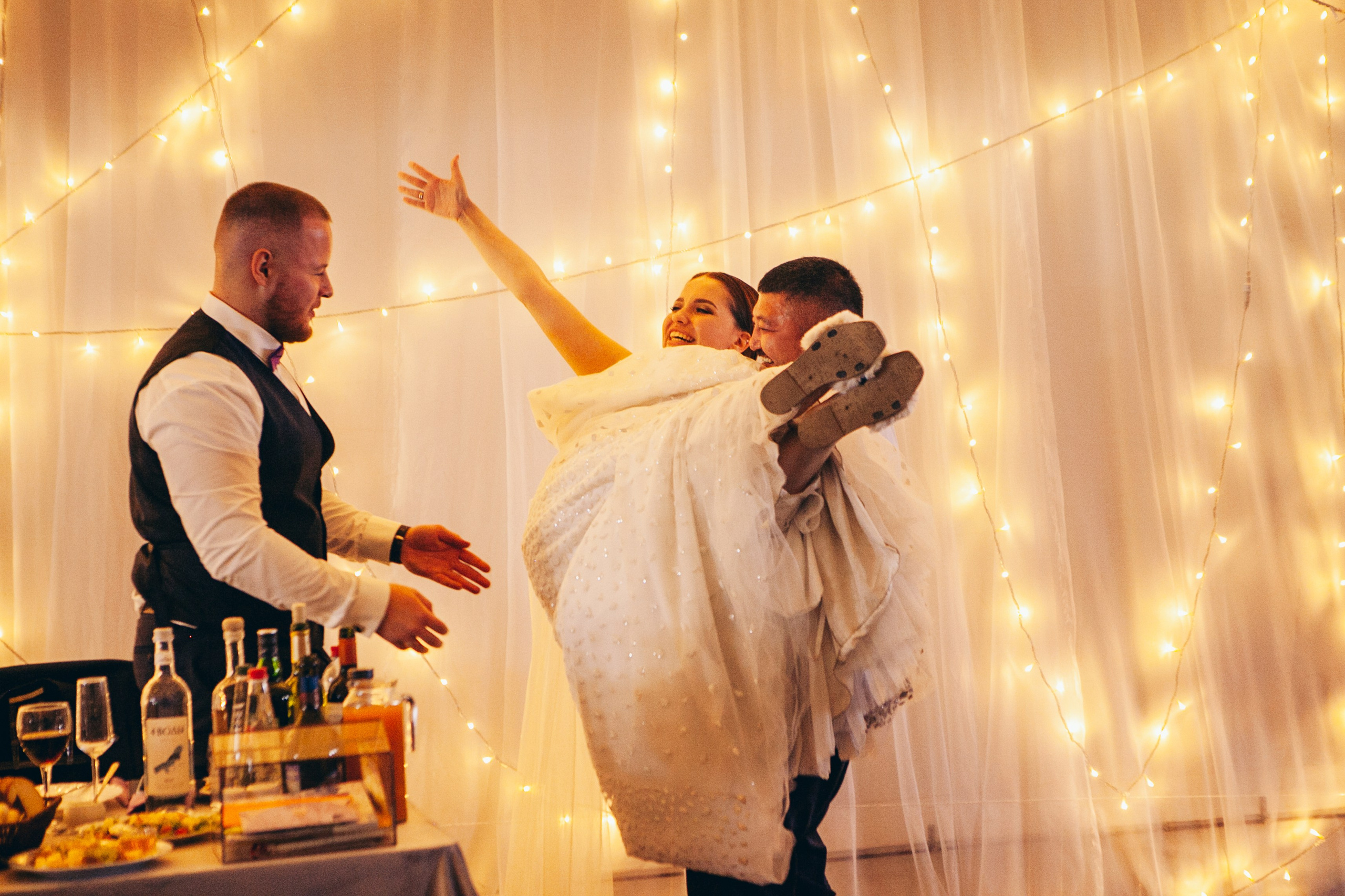 Свадебная фотосессия в отеле hartwell hotel и на патриарших прудах. Фотограф Ольга Ефремова