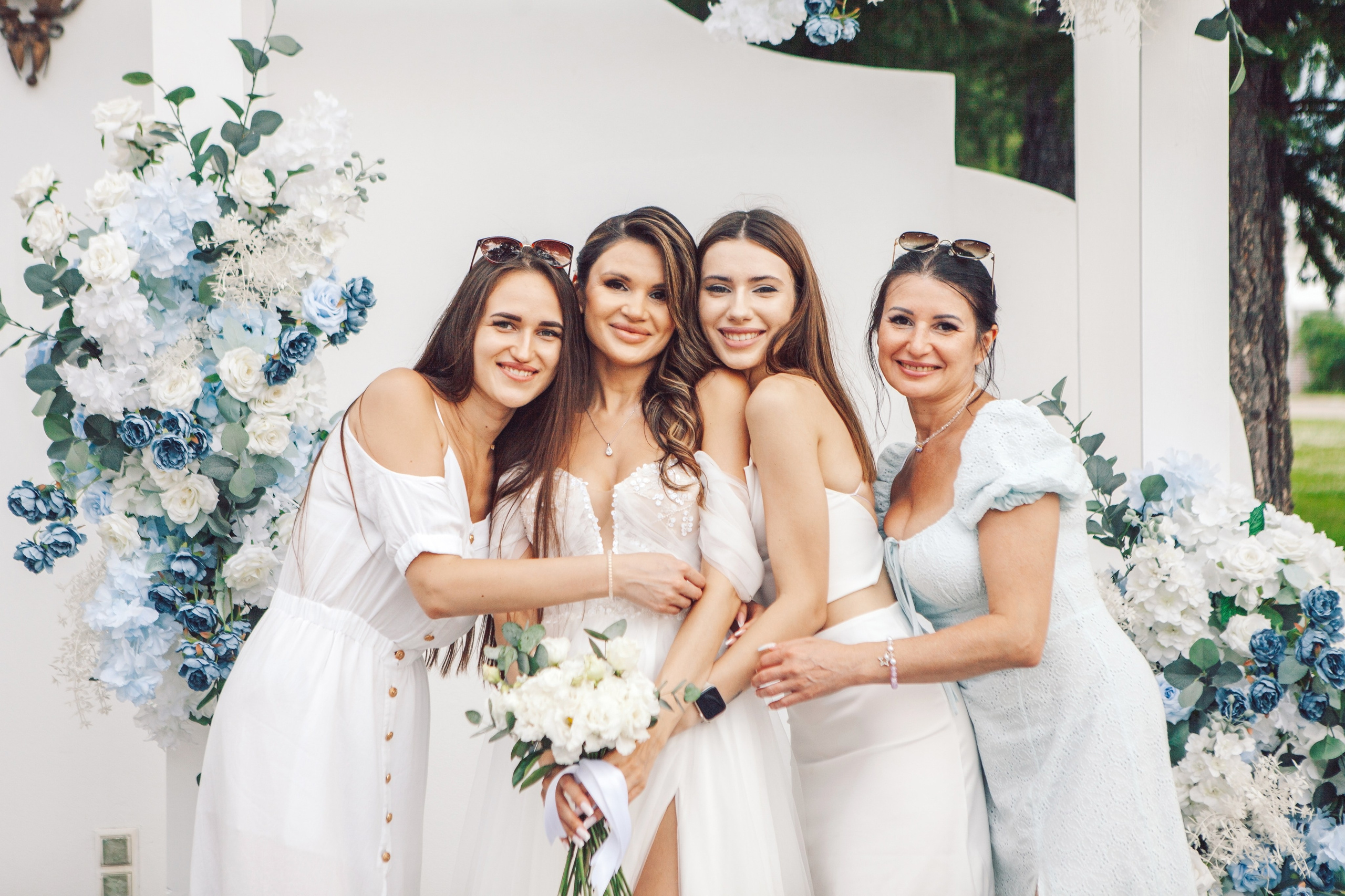 Молодожены в павильоне космонавтики и авиации №34 на вднх и в ресторане московское небо. Фотограф Ольга Ефремова