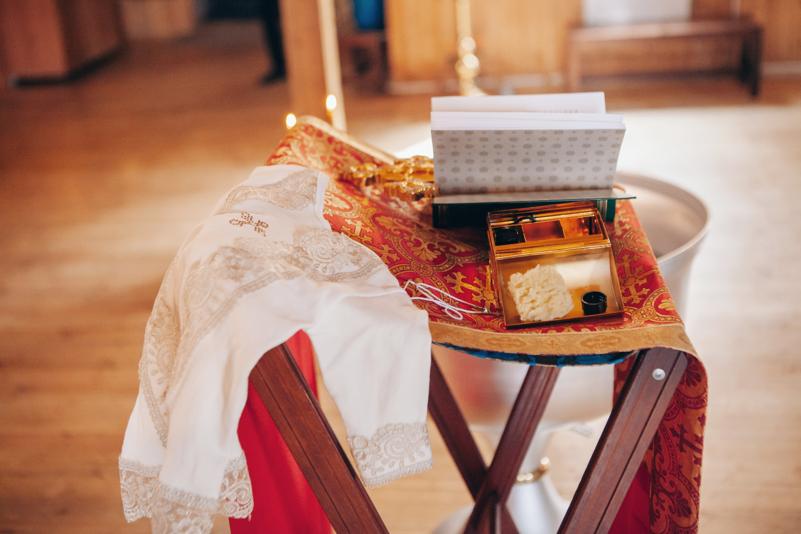 Крещение ребенка в церкви в москве. Фотограф Ольга Ефремова