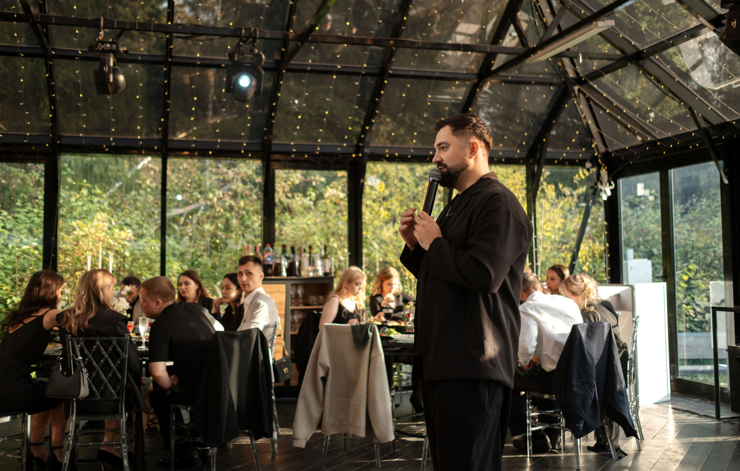 Ведущий Сурай. Подрядчики и друзья сети свадебных площадок House for wedding