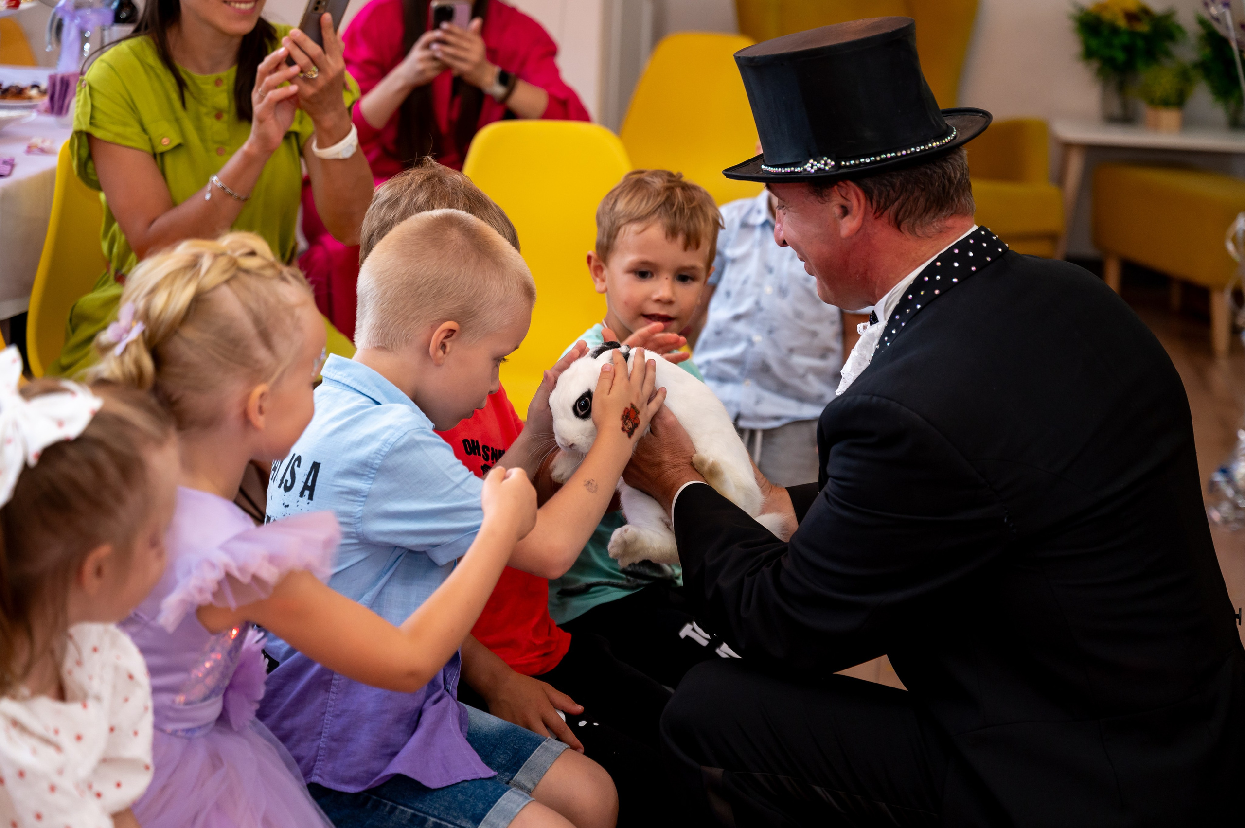 ДР в лофте с фокусником