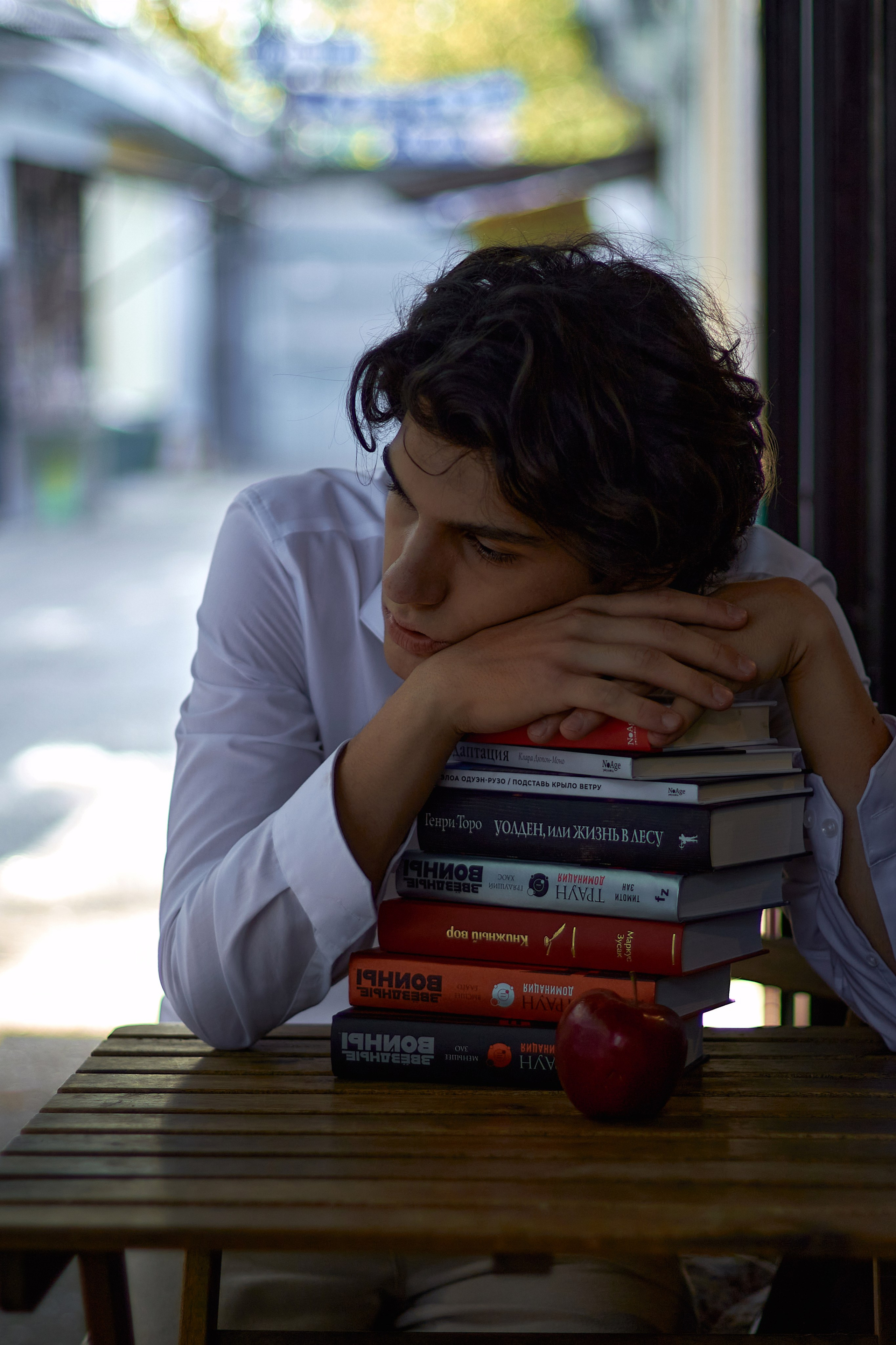 Мужская фотосессия в библиотеке. Семейный и свадебный фотограф в Краснодаре Михеева Светлана