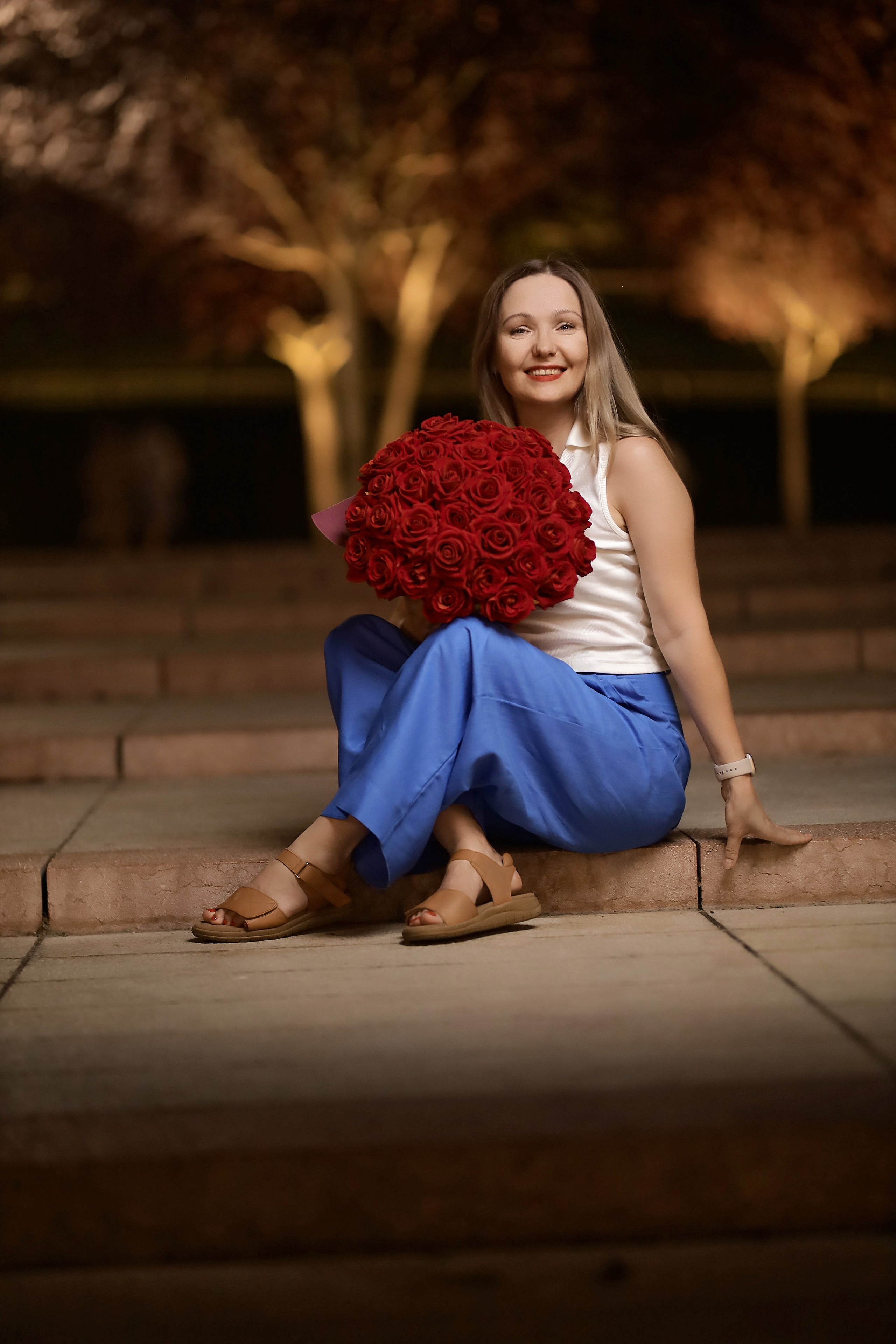 Татьяна в вечернем парке с розами. Семейный и свадебный фотограф в Краснодаре Михеева Светлана