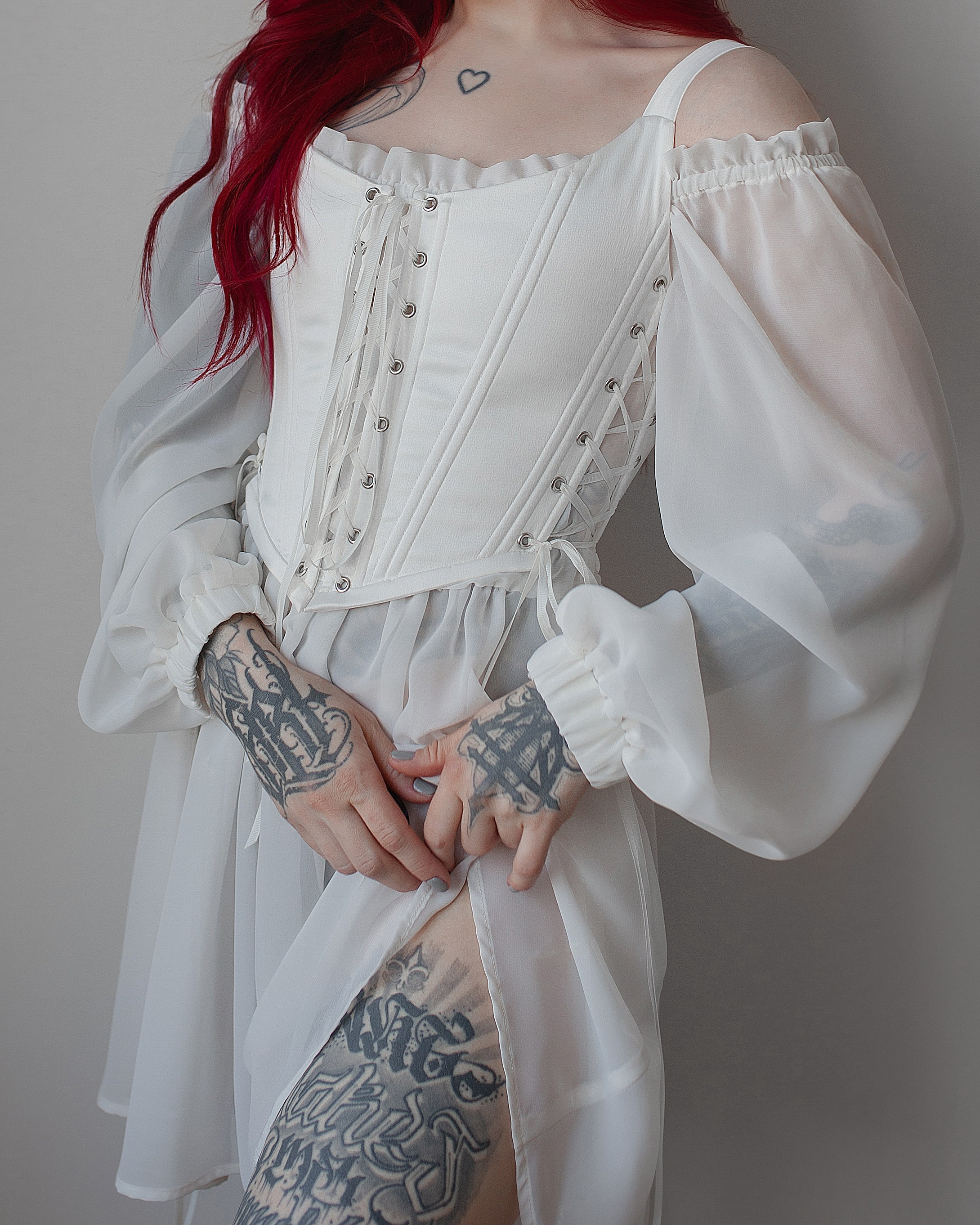 Корсет 'Euphoria' белый. Лиза Бродская — фотограф в Москве